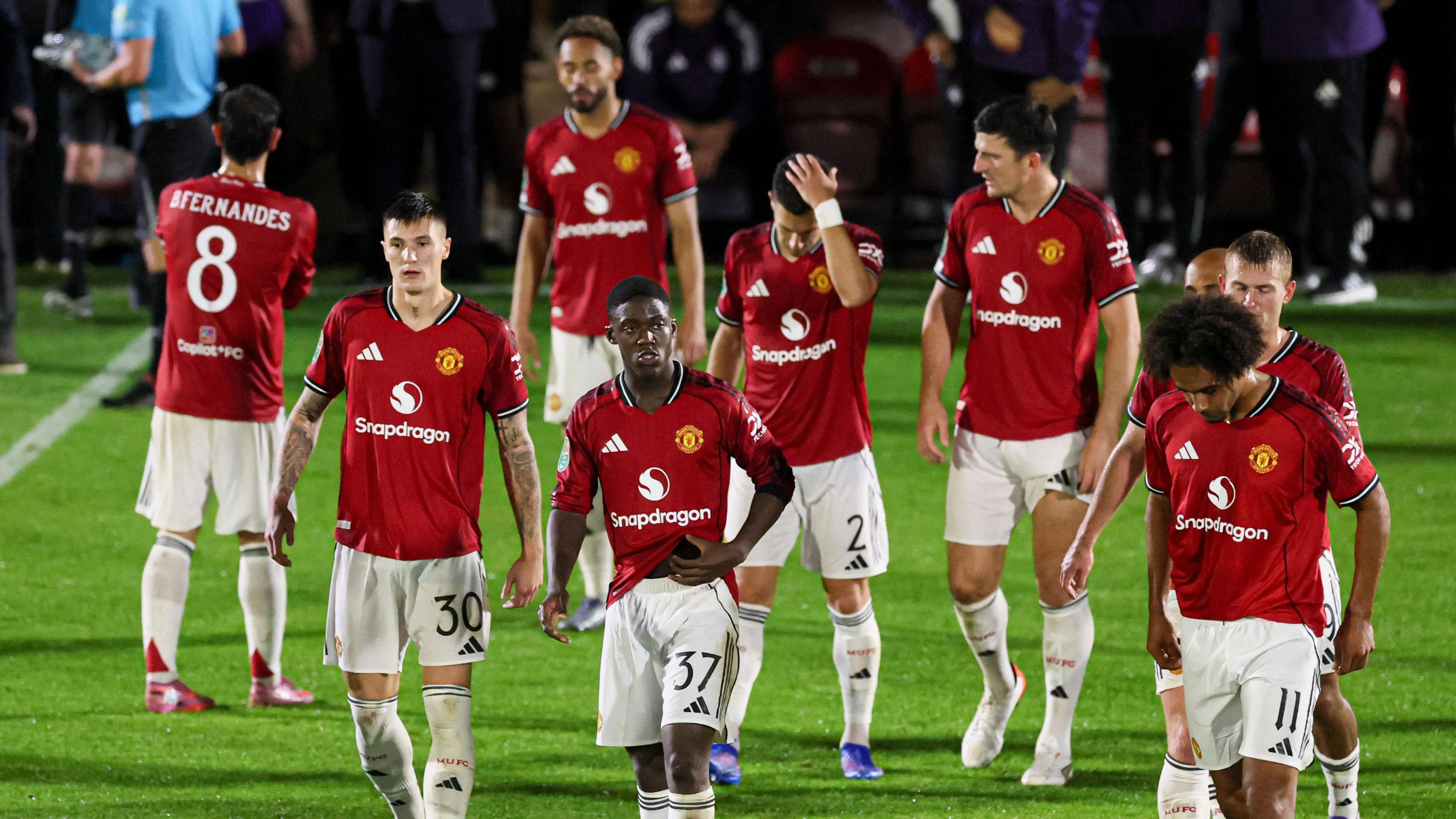 Manchester, lo sfottò del Bayer Leverkusen dell'ex Ten Hag dopo il clamoroso k.o. contro il Grimsby 