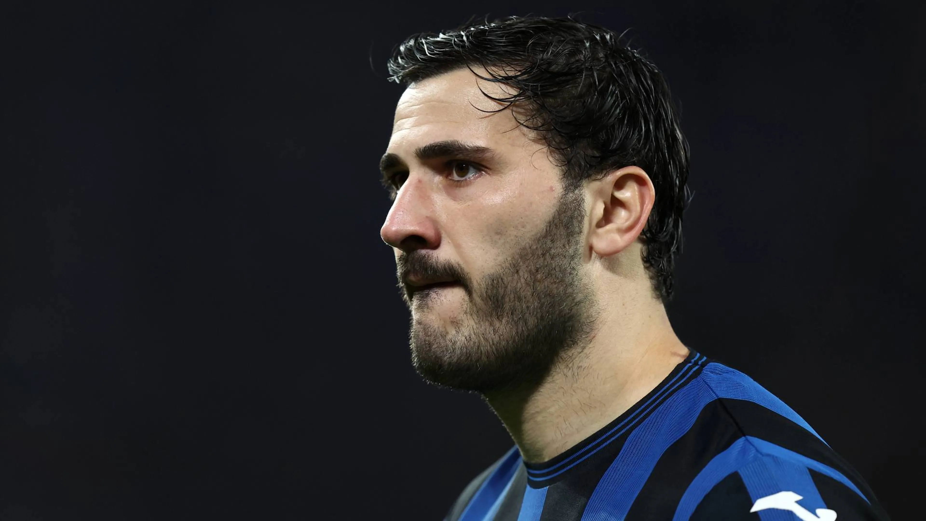 Infortunio Kolasinac: esce in barella contro il Bologna. Le sue condizioni