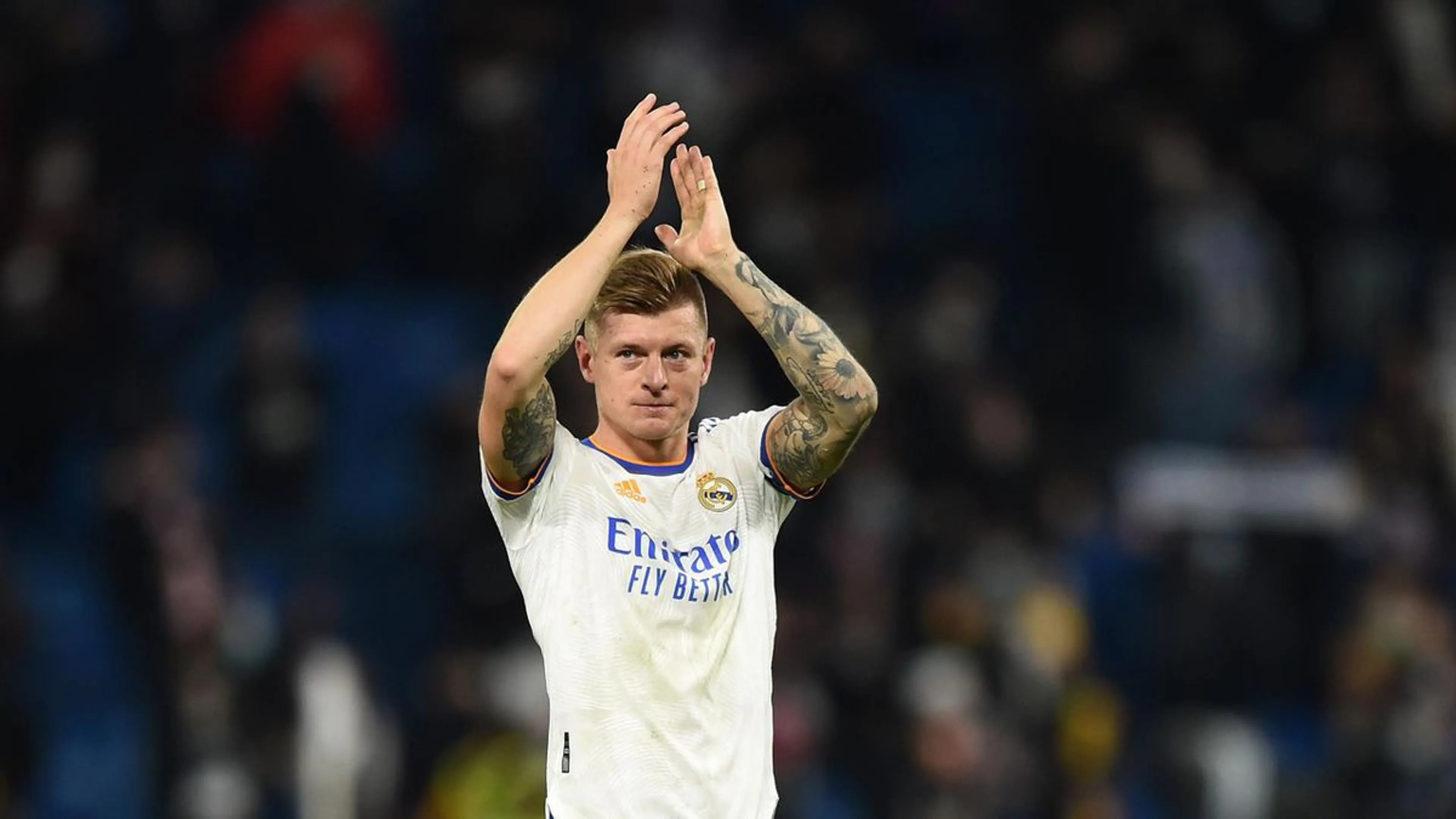 Copertina di Kroos, biografia di Twitter non aggiornata: manca qualche trofeo. Interviene il Real 