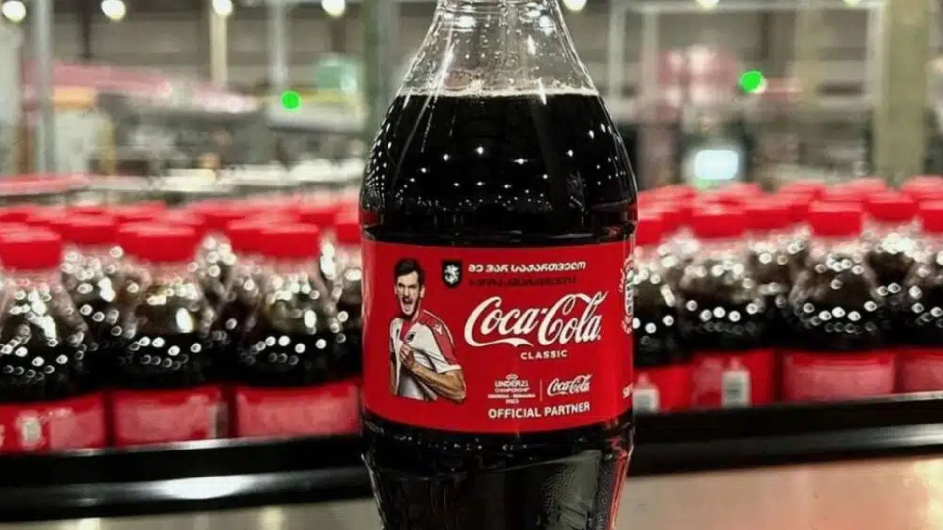 Kvaratskhelia-sulla-Coca-Cola-in-Georgia