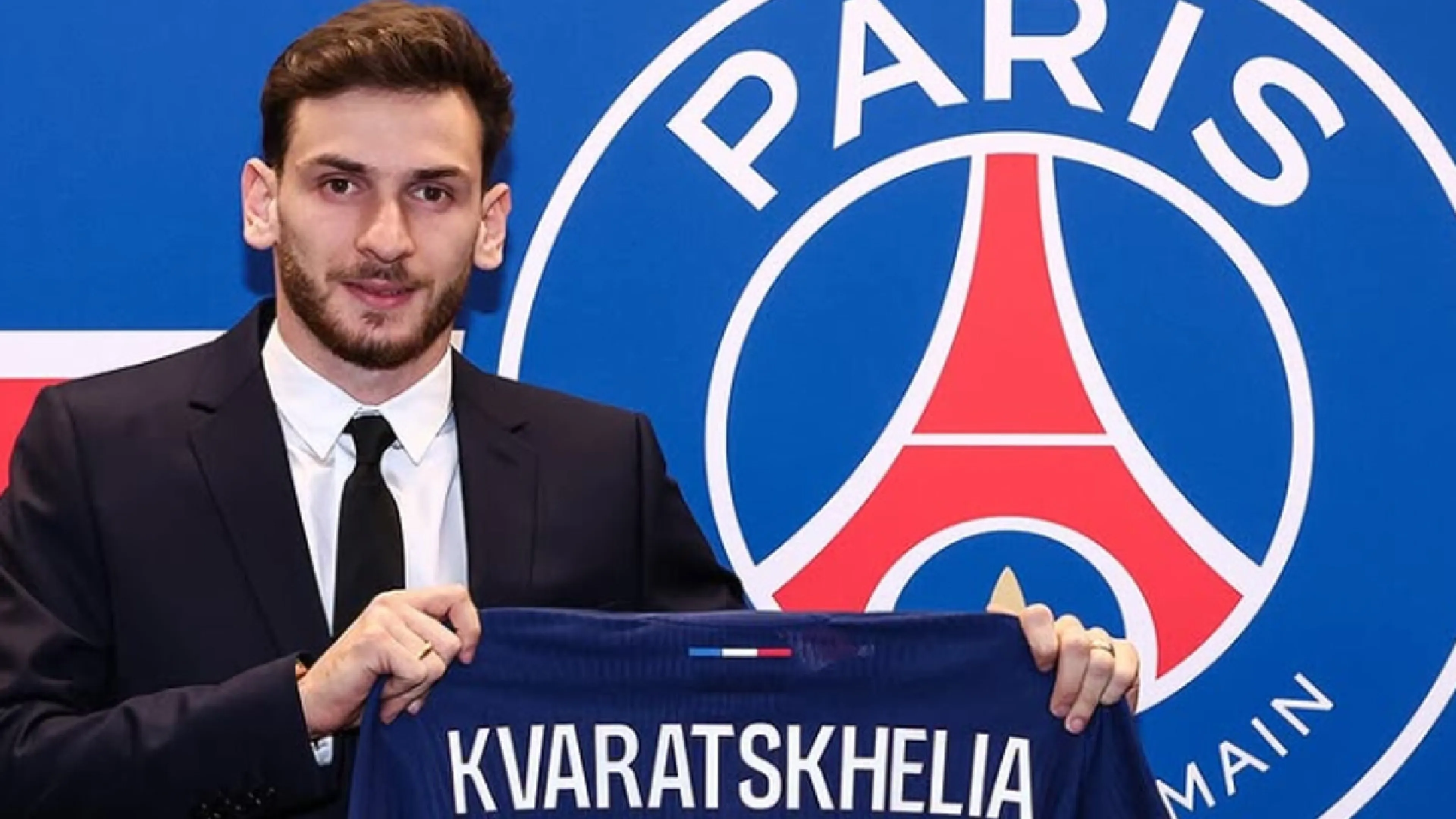 L'avventura di Kvara al Psg comincia in salita: non potrà giocare le prime due giornate di Champions