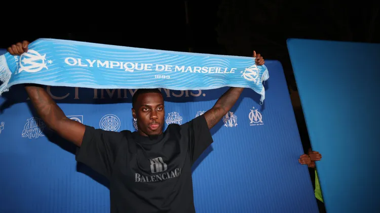/images/l/-/i/l-international-amricain-de-25-ans-timothy-weah-arrive-marseille-photopqr-la-provence-laurenson-philippe-marignane-05-08-2025-l-international-amricain-de-25-ans-transfuge-de-la-juventus-timothy-weah-est-arriv-marignane-accompagn-de-son-pre-et-ancien-olympien-george-weah-accueilli-par-300-supporters-dans-une-ambiance-survolte-marignane-05-08-2025-the-25-year-old-american-international-defector-from-juventus-timothy-weah-arrived-in-marignane-accompanied-by-his-father-and-former-olympian-george-weah-welcomed-by-300-supporters-in-a-heated-atmosphere-marignane-marignane-france-copyright-xphotopqr-laxprovence-maxpppxlaurensonxphilippex-20250805pvl3385-20250805pvl3385jpg_1754504545260.jpg
