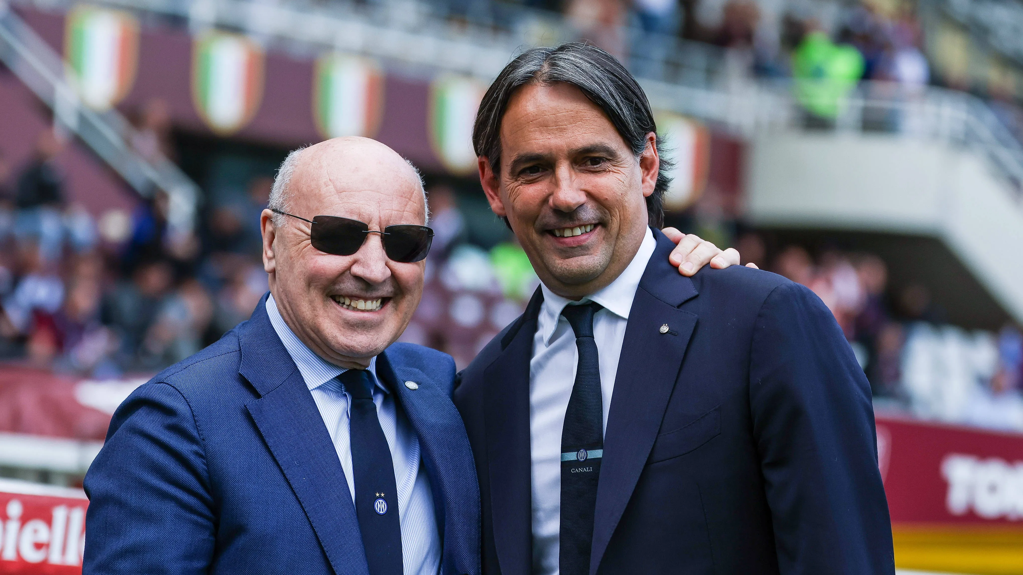 Il presidente dell'Inter Beppe Marotta abbraccia l'ex allenatore nerazzurro Simone Inzaghi