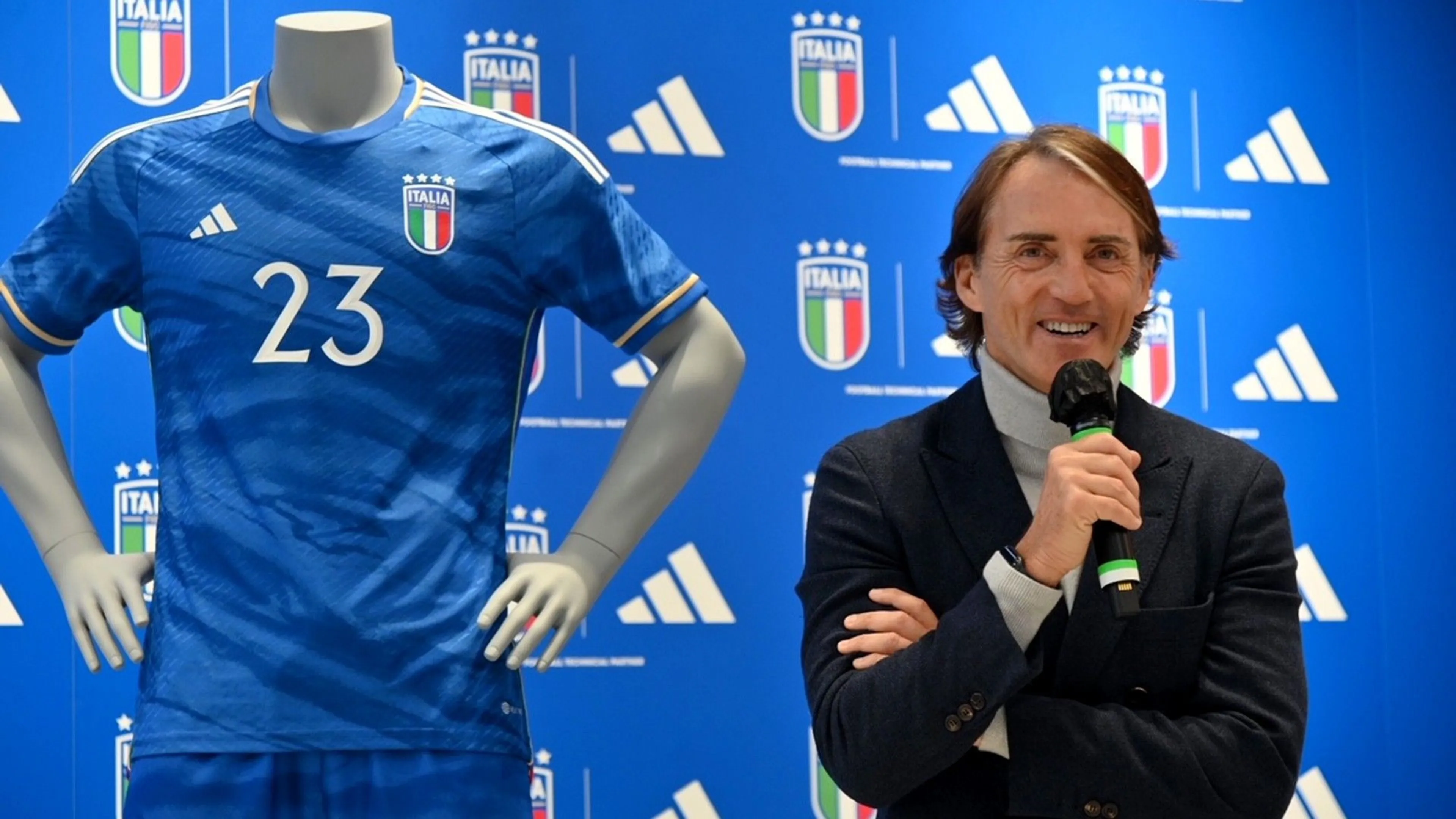 Copertina di Un messaggio nascosto per Vialli sulle maglie dell’Italia contro l’Inghilterra
