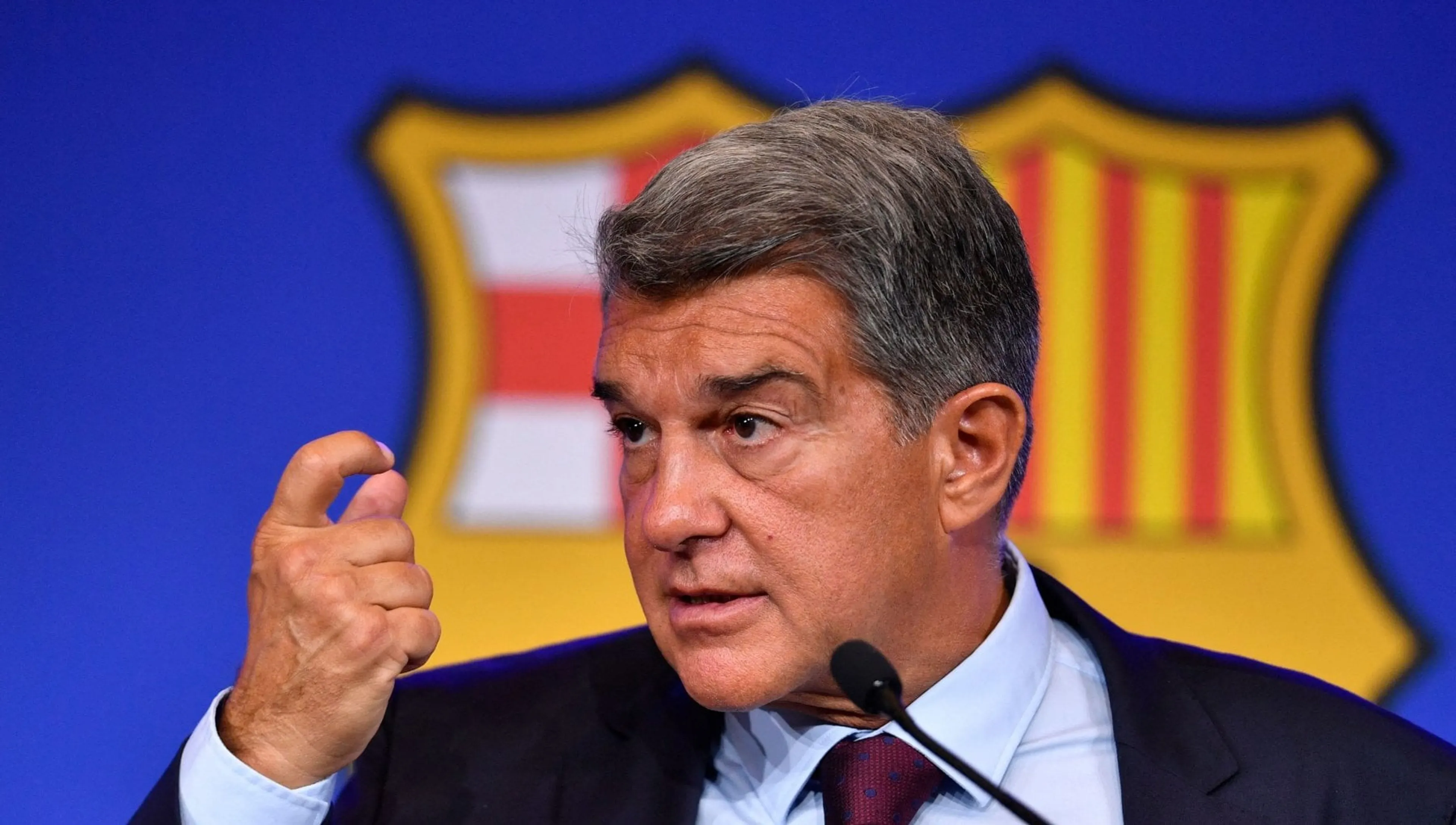 Copertina di Barcellona, Laporta frena su Haaland e Mbappé: “Non faremo operazioni rischiose per il club”