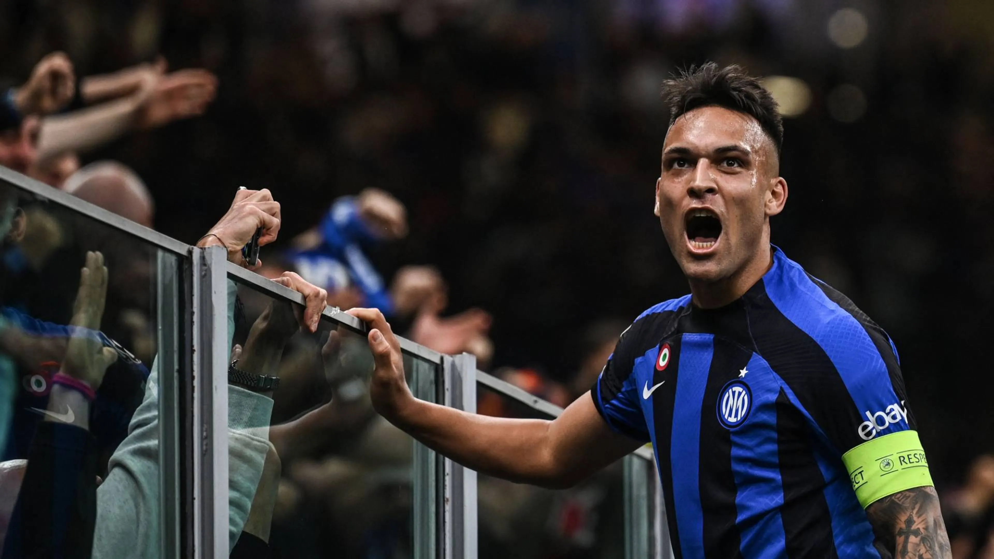 Copertina di Costacurta lo attacca, Lautaro alza la voce: "Si guardasse il mio gol contro il Milan in Champions"