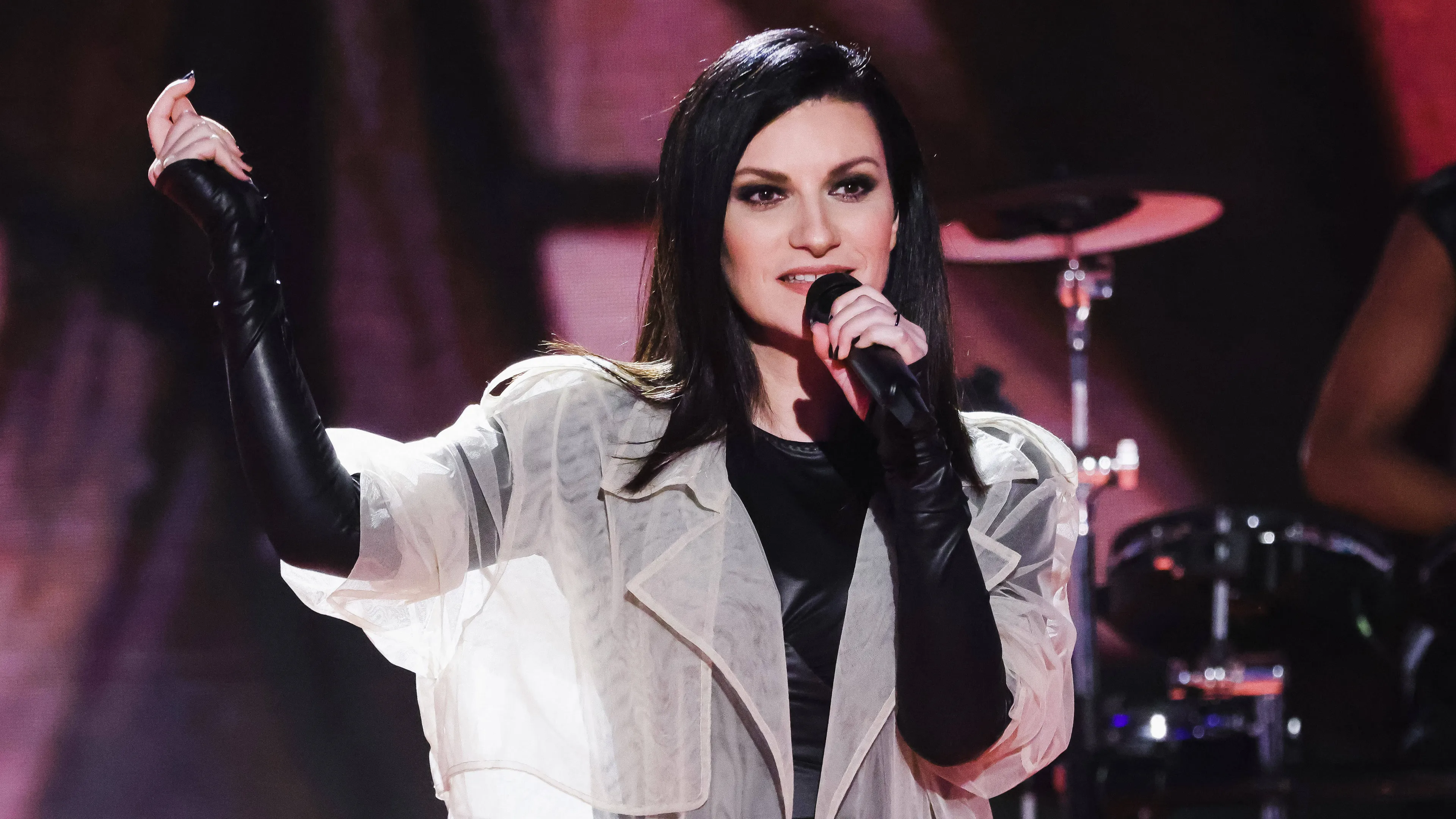 Mondiale per Club, l'inno parla anche italiano: c'è la firma di Laura Pausini