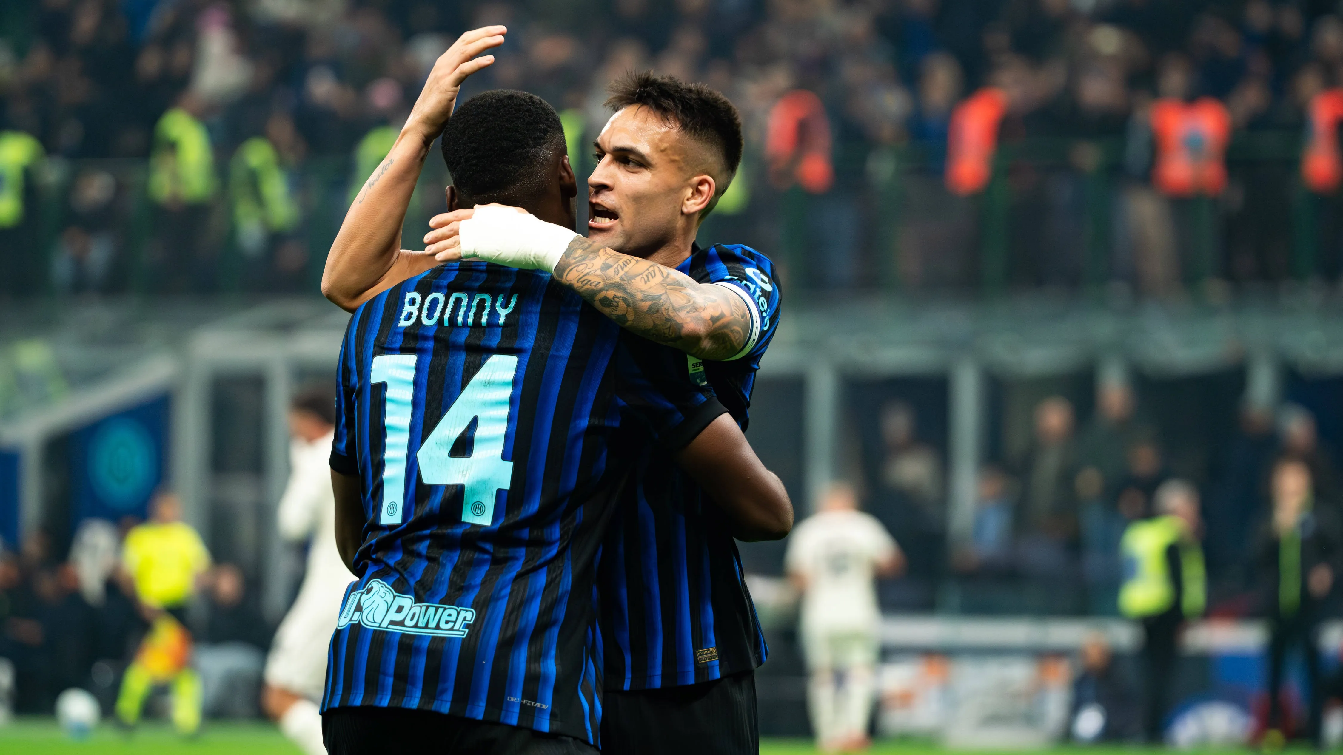 lautaro e bonny festeggiano il gol dell'inter