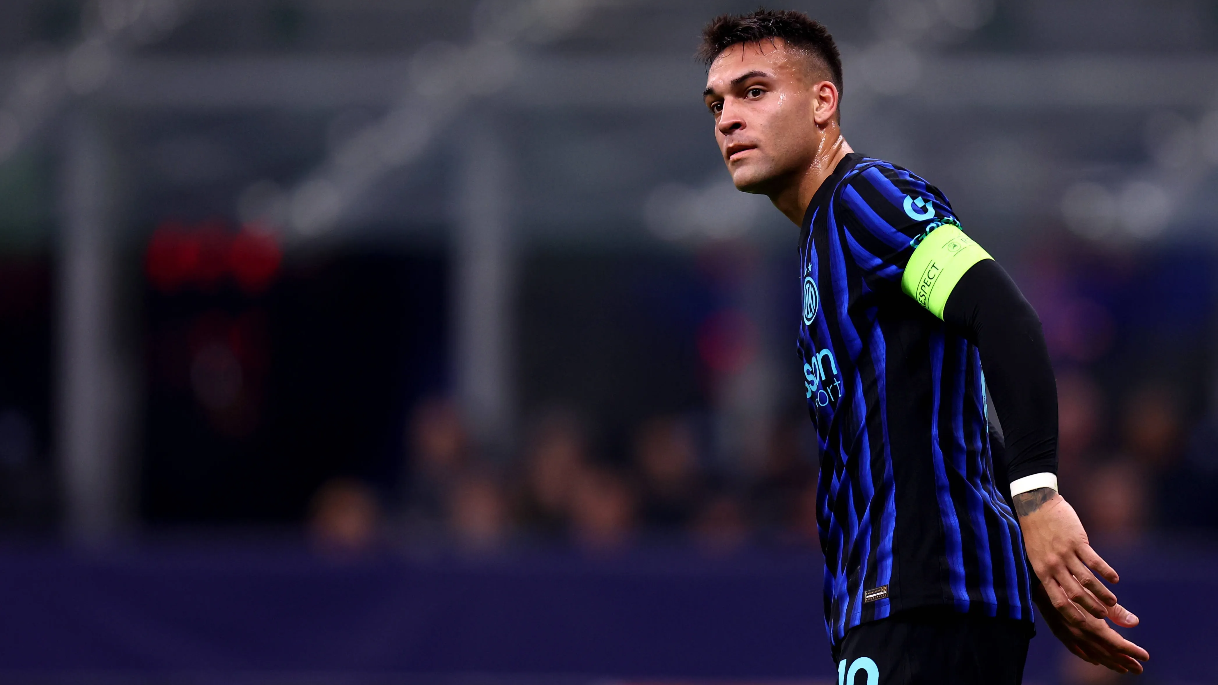 lautaro martinez con la maglia dell'inter
