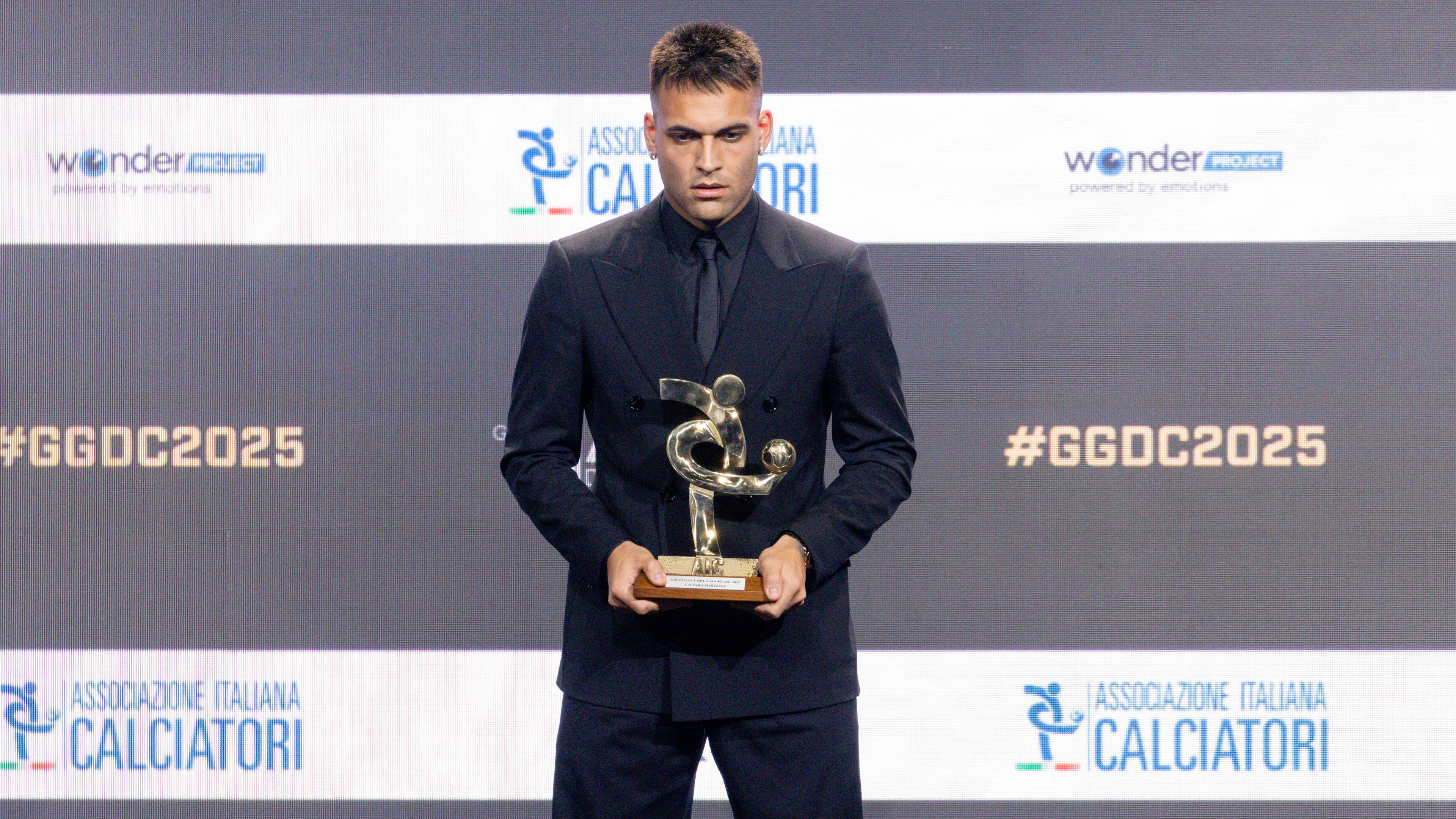 Lautaro Martinez difeso da Zanetti