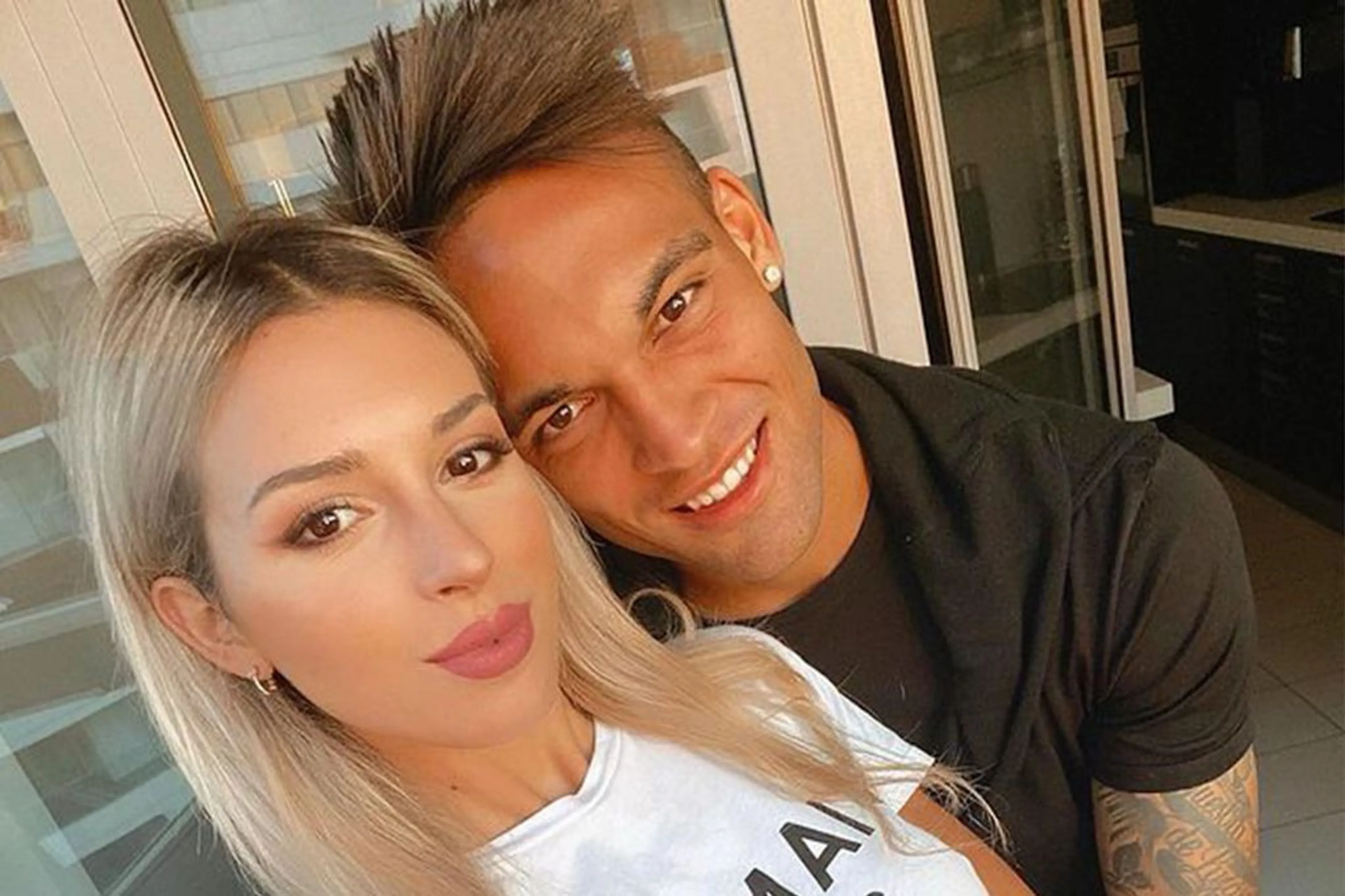 Copertina di Lady Lautaro: “Odio essere chiamata wag. Orgogliosa di Lauti, sono testimone della sua perseveranza”