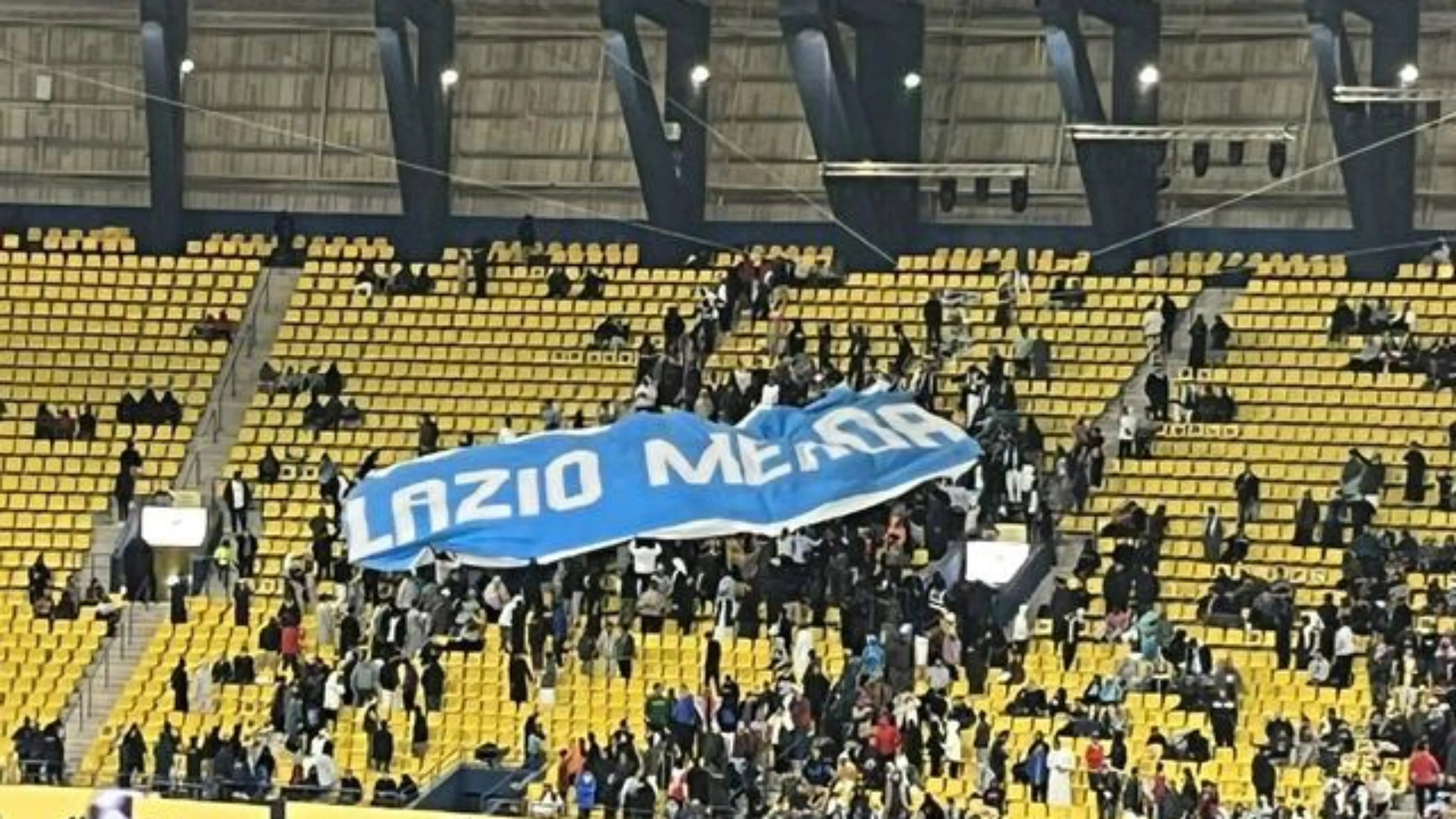 Cosa c'è dietro lo striscione contro la Lazio a Riyadh durante la Supercoppa