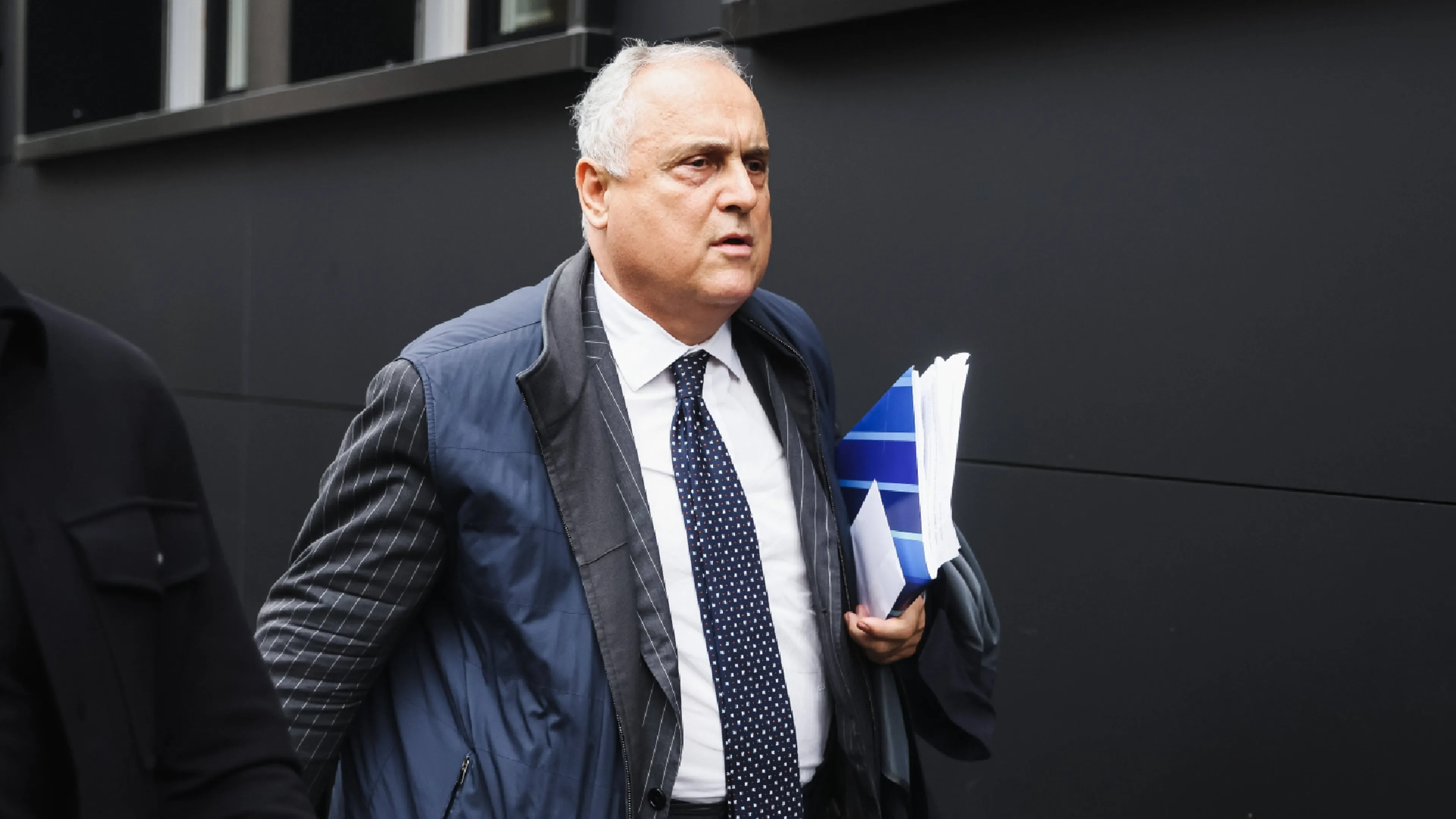 Copertina di Lotito al vetriolo: "Lo avessero fatto i laziali sarebbe successo un cataclisma. Bernabé? Lo aveva già fatto al Benfica..."