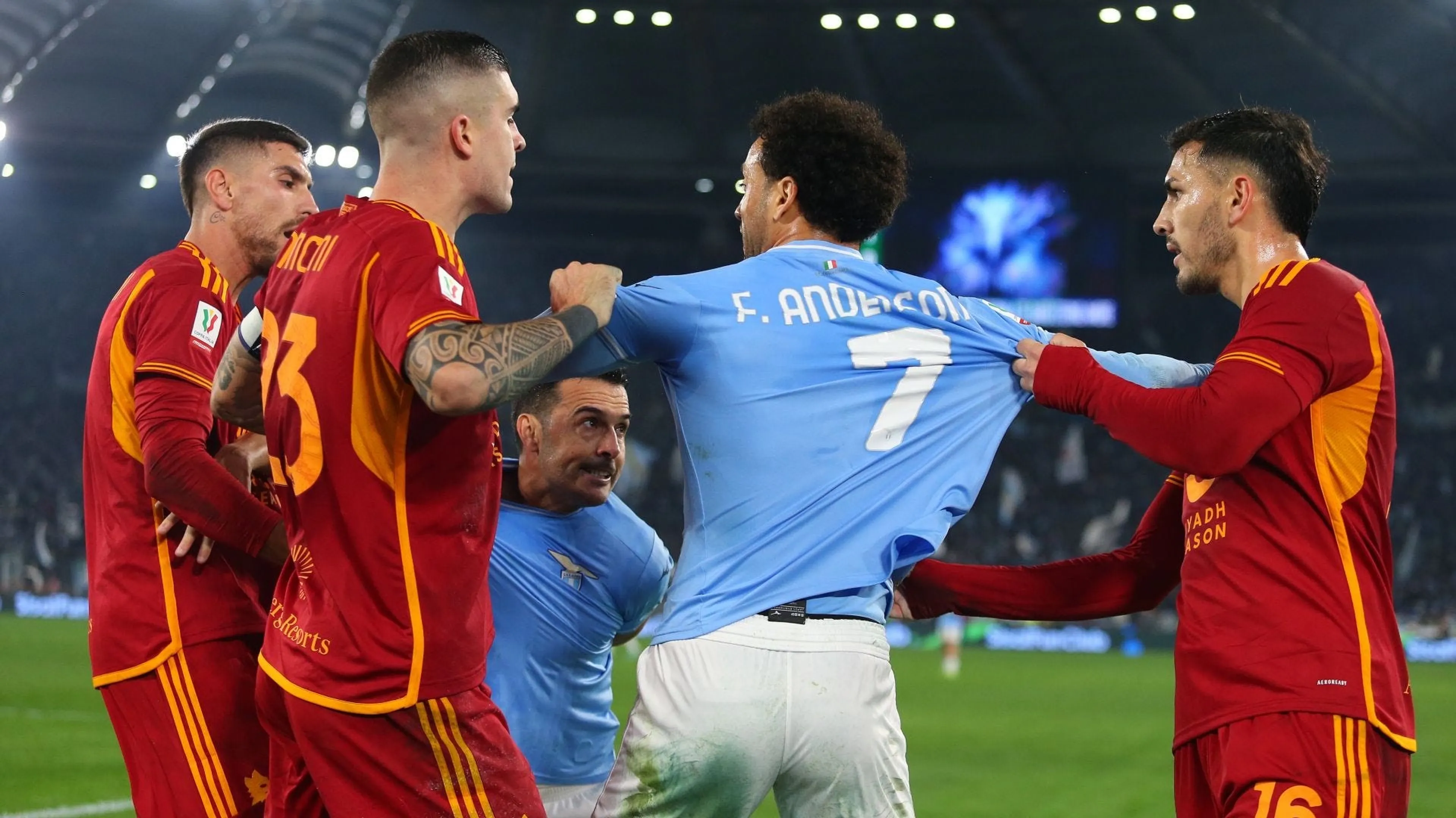 Copertina di Derby folle di Coppa Italia, arrivano multe e squalifiche: le sanzioni ai club, Mancini e Mourinho