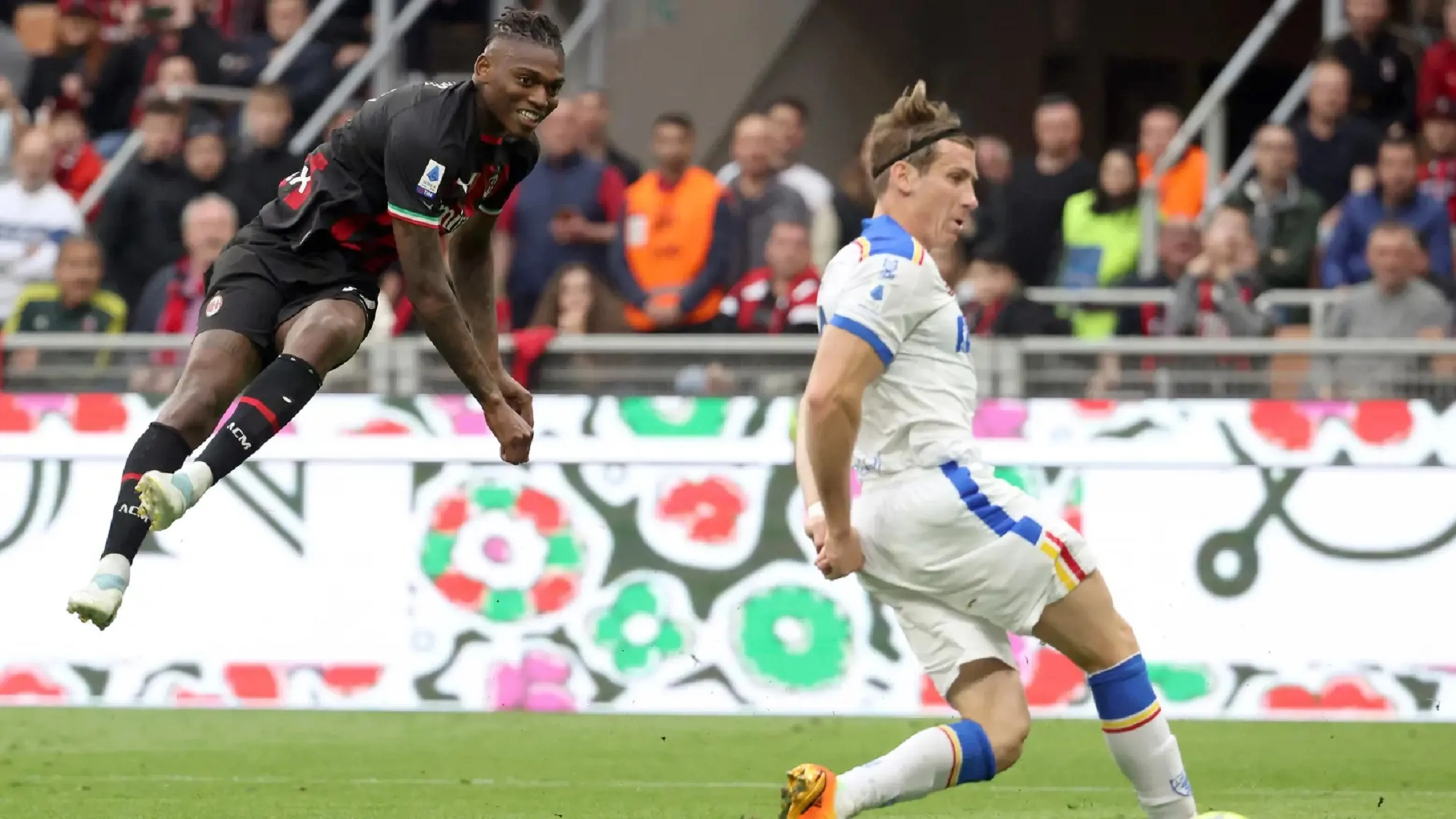 Copertina di Cassano spara a zero sul Milan, Leao gli risponde per le rime (FOTO)