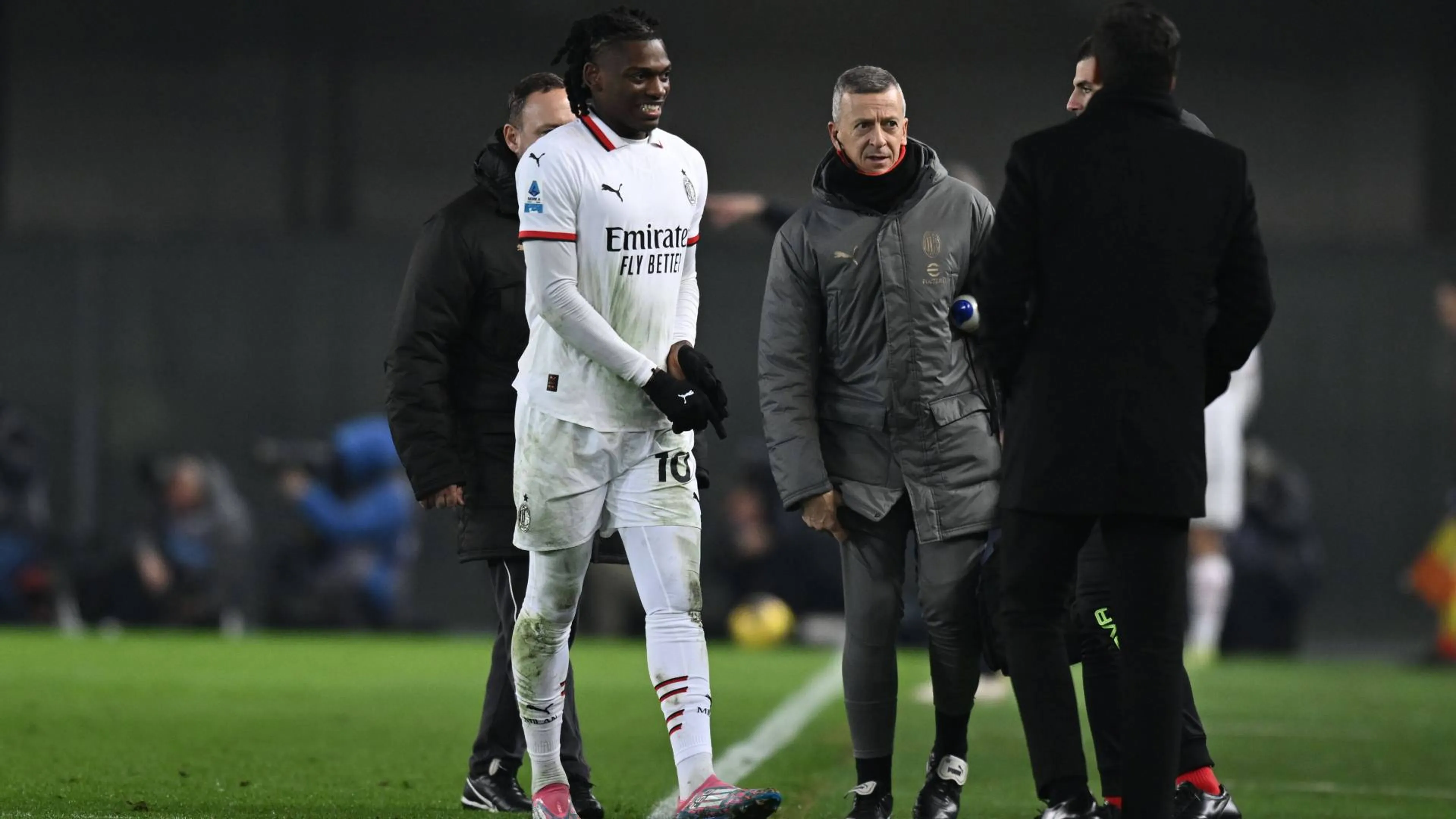 Copertina di Svelato il gesto da leader di Leao durante Verona-Milan dopo l'infortunio