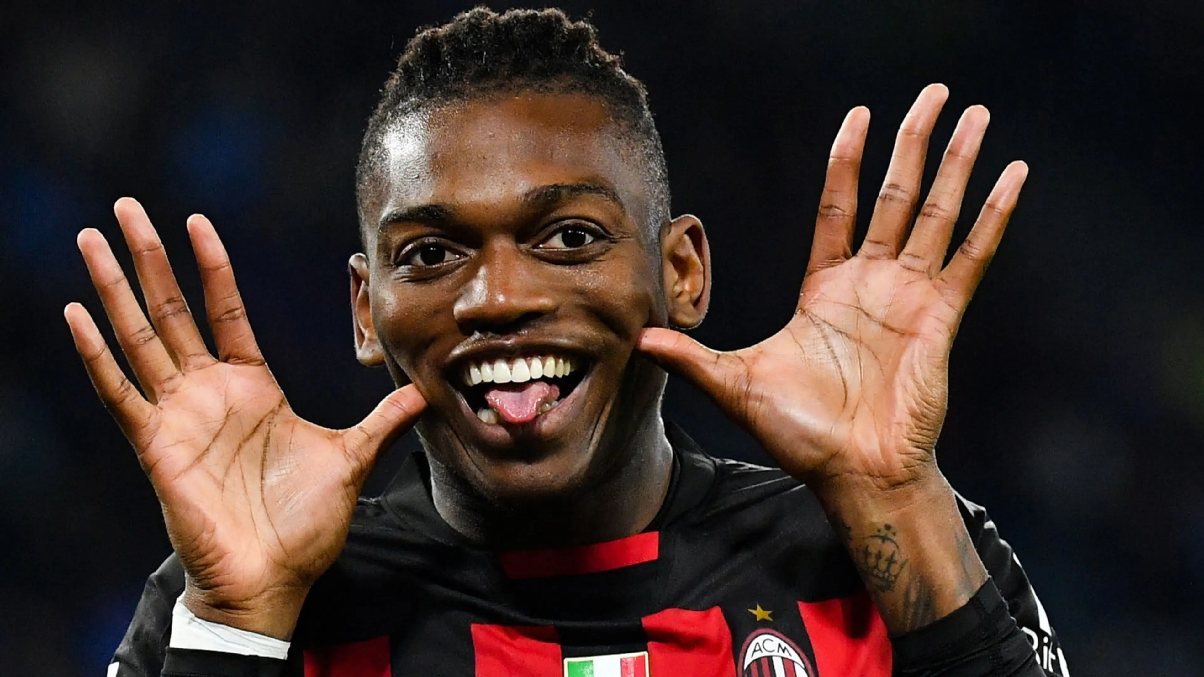 Copertina di Leao c'è il sì al rinnovo col Milan! Giovedì notte incontro tra il club rossonero e lo Sporting. Cifre e retroscena