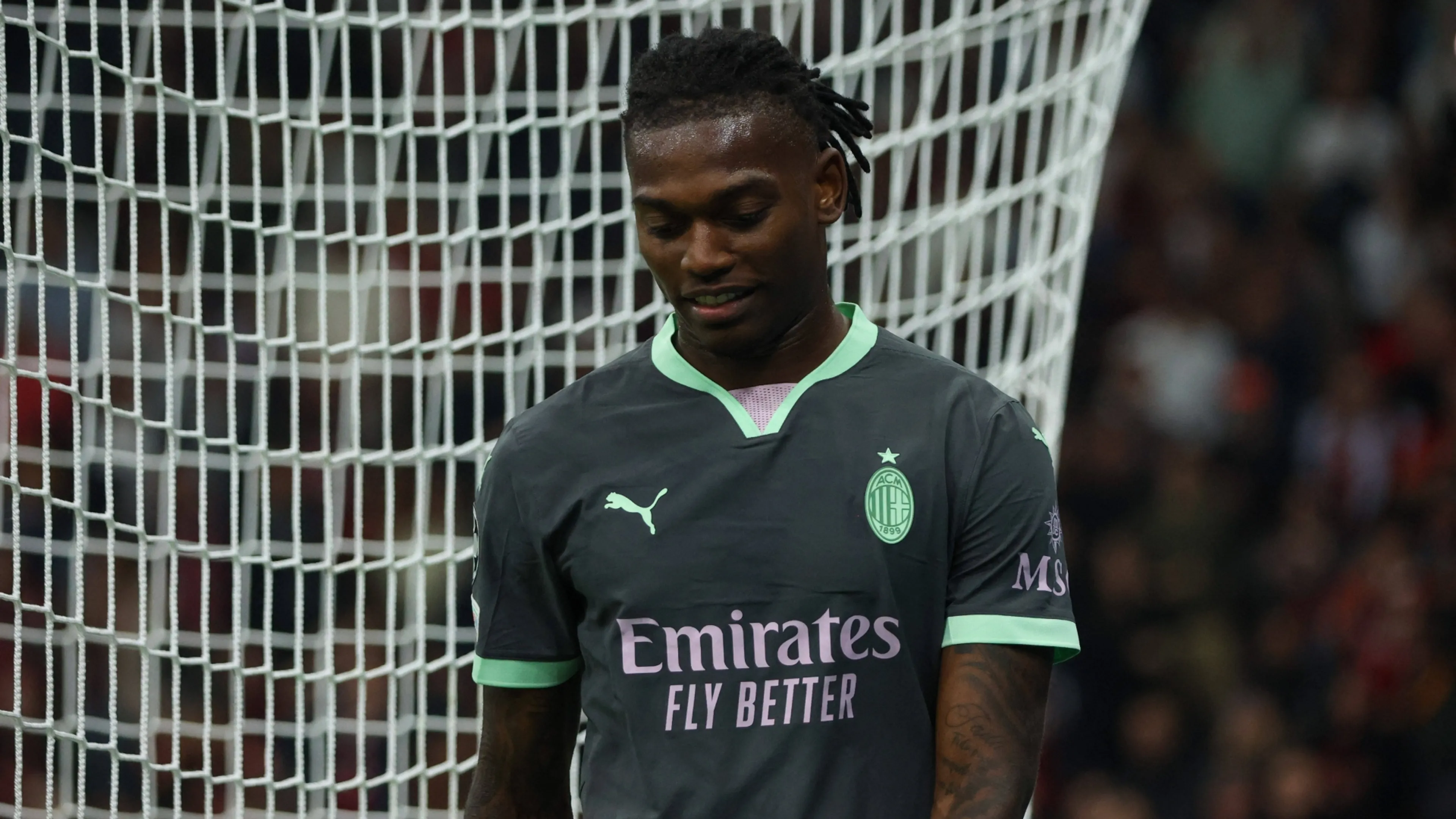 Copertina di Il Milan vince col Bruges ma l'atteggiamento di Leao fa infuriare i tifosi (VIDEO)