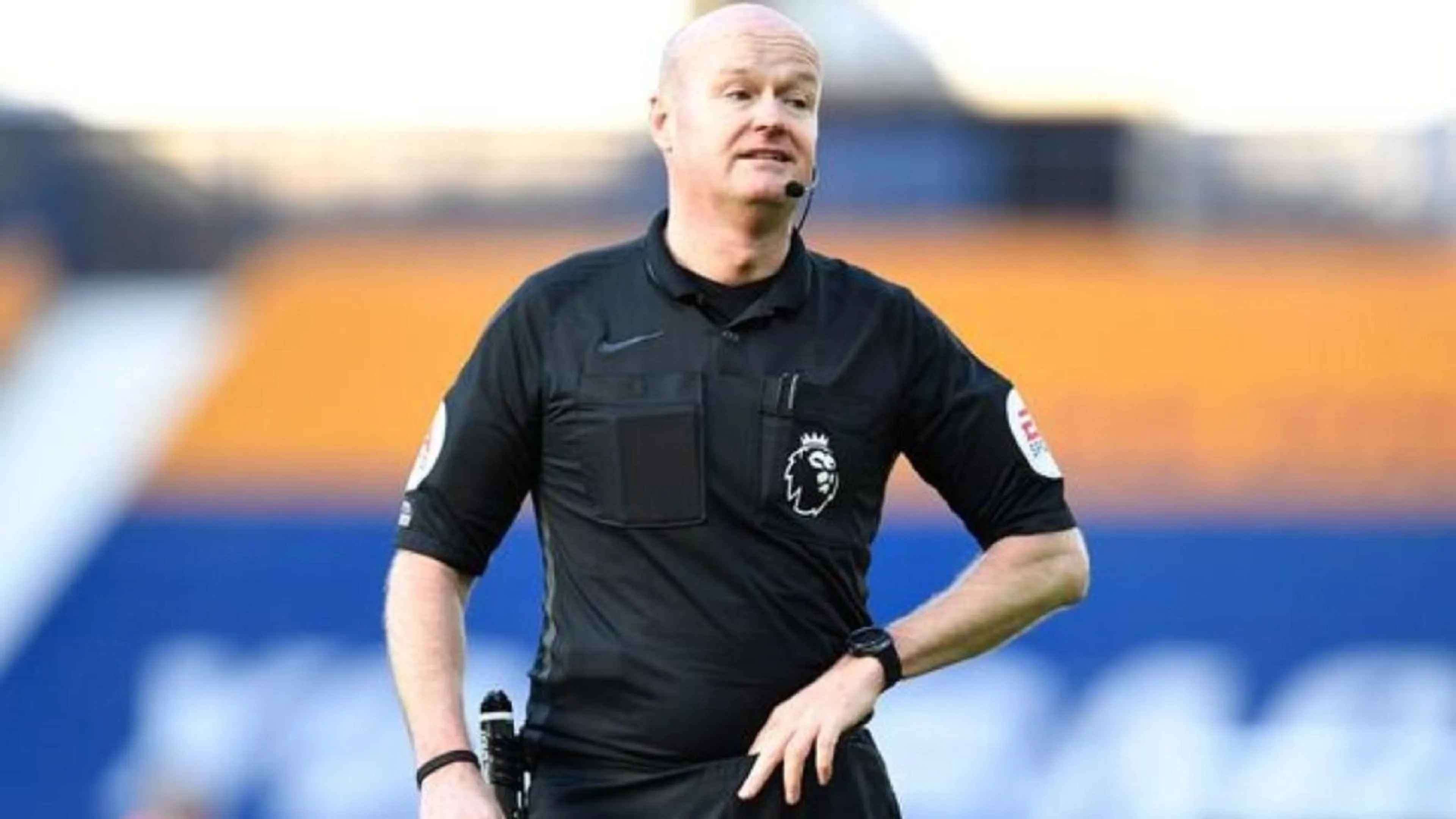 Copertina di Premier League, Lee Mason sbaglia al VAR e si licenzia