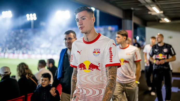 /images/l/e/i/leipzigs-spieler-besuchen-das-spiel-von-red-bull-bragantino-gegen-juventude-im-foto-benjamin-sesko-rb-leipzig-am-26-mai-2025-im-trainingslager-in-braganza-brasilien-estadio-cicero-de-souza-braganza-brasilien-trainingslager-rb-leipzig-besuch-rb-bragantino-leipzigs-players-attend-red-bull-bragantinos-match-against-juventude-in-the-photo-benjamin-sesko-rb-leipzig-on-may-26-2025-at-the-training-camp-in-braganza-brazil-estadio-cicero-de-souza-braganza-brazil-training-camp-rb-leipzig-visit-rb-bragantinojpg_1750875143861.jpg