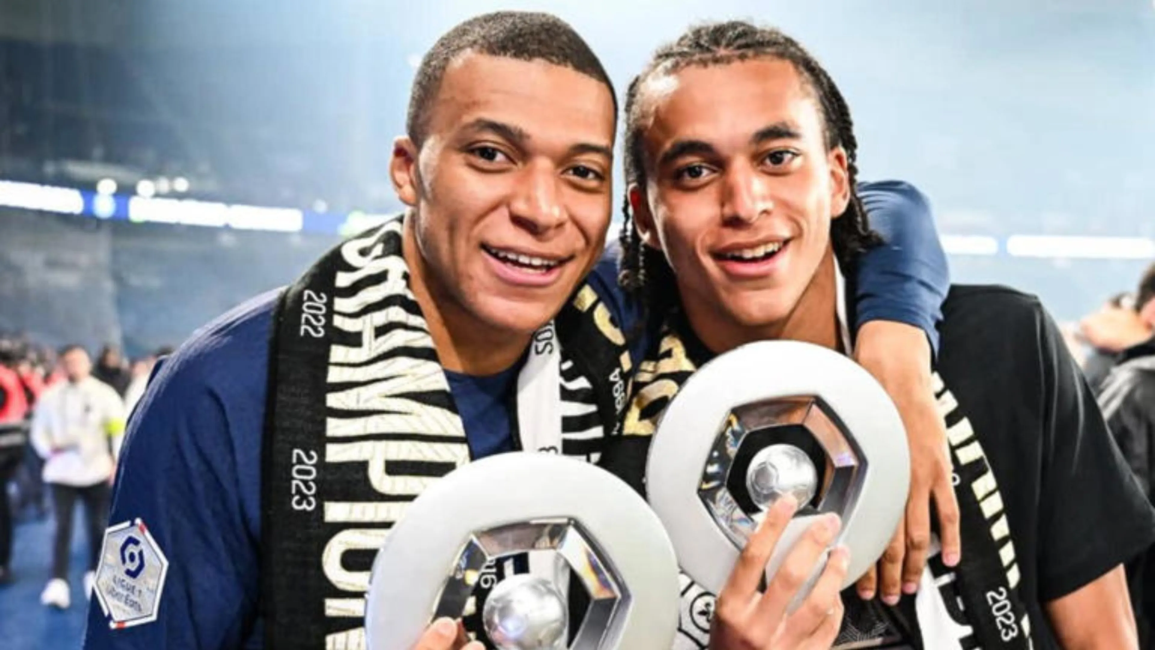 Copertina di Le lacrime del fratello di Mbappé costano 55 mln di euro al Psg: l'assurdo retroscena