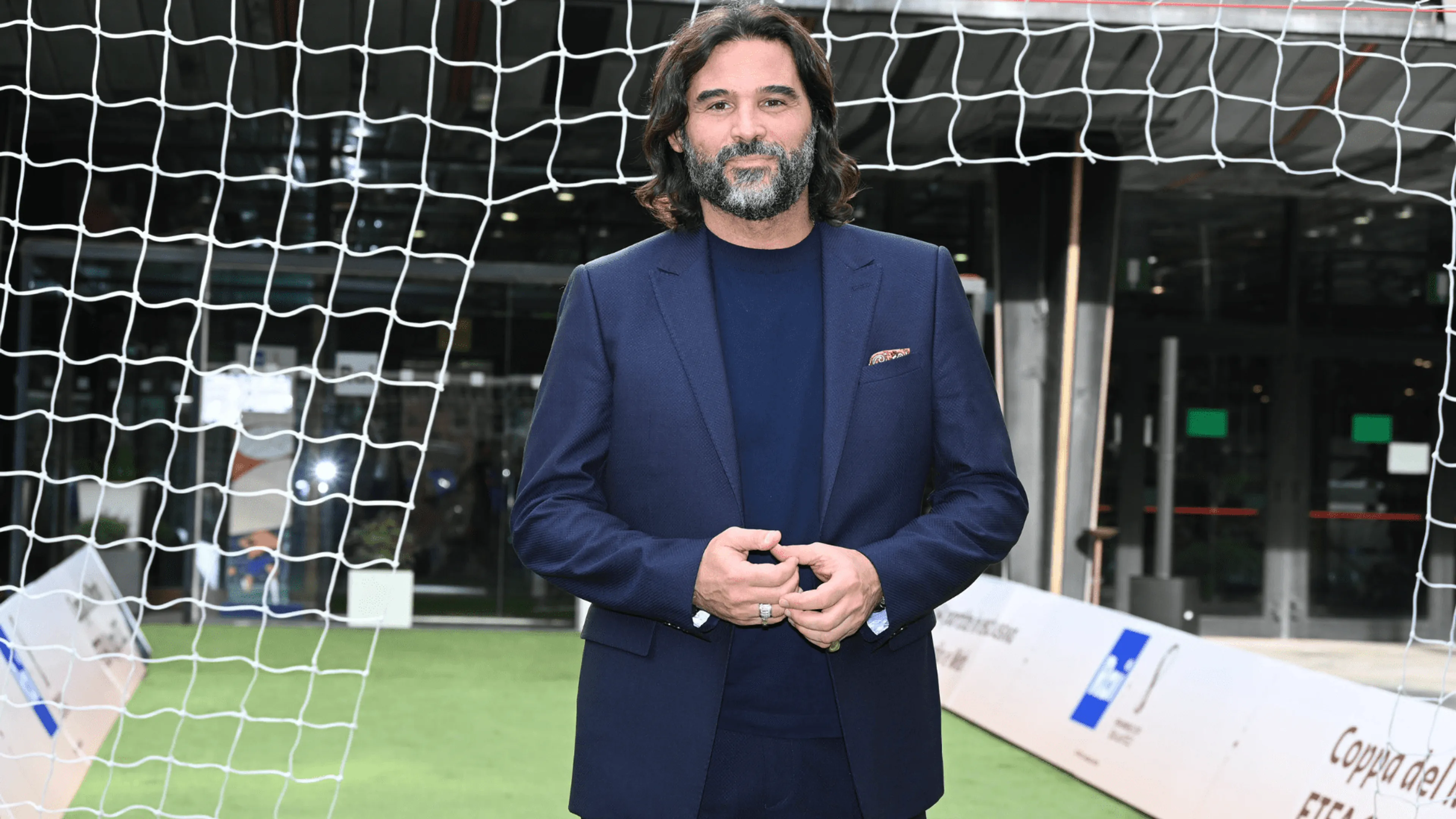 Copertina di Adani : "Volevo vivere di calcio e basta. Vieri? Se mi chiamasse..."