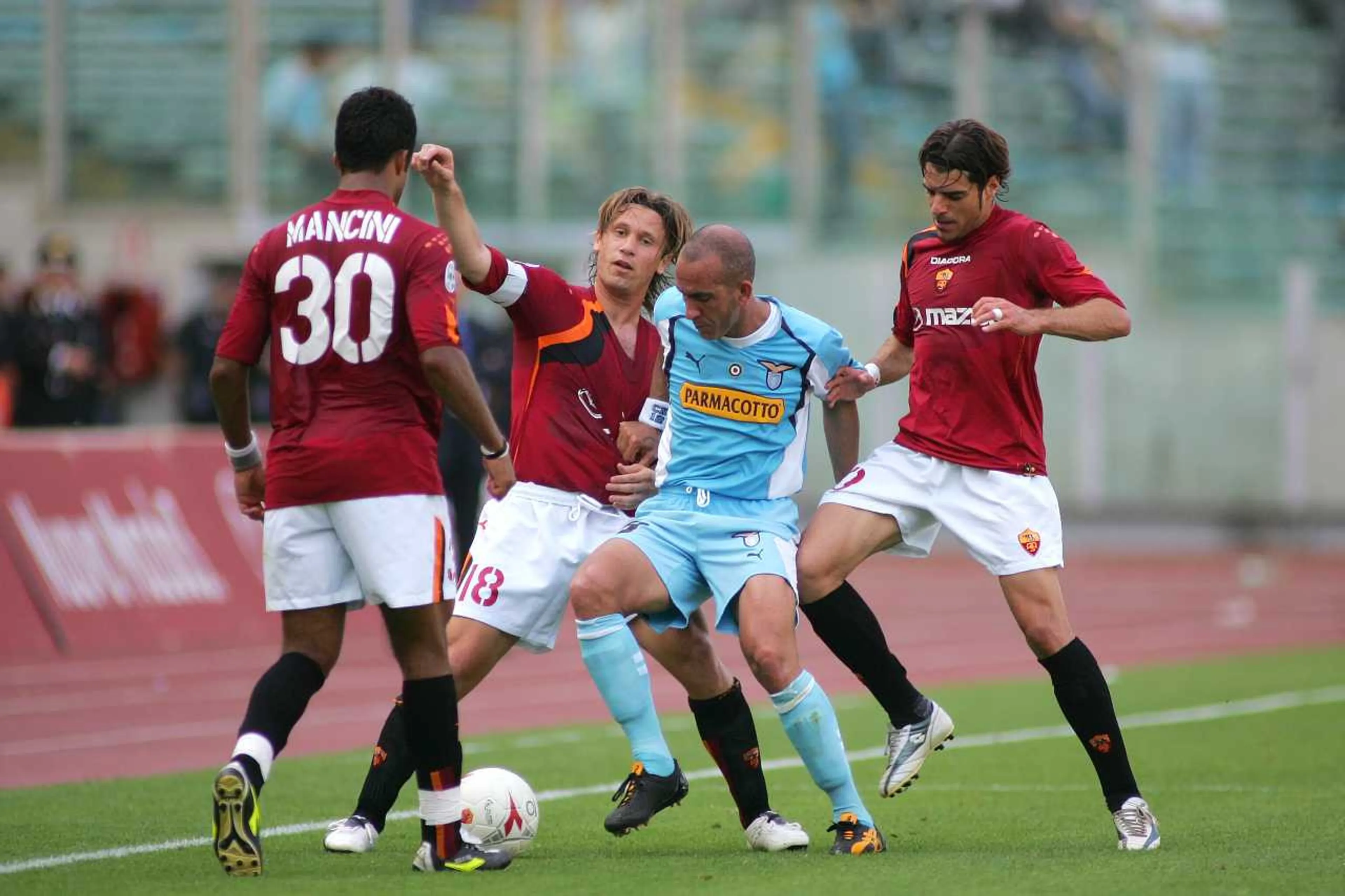 Copertina di “Prima o poi ti incontro e ti insulto in faccia”, le Iene fanno “incontrare” Cassano e Di Canio ma il servizio non va in onda