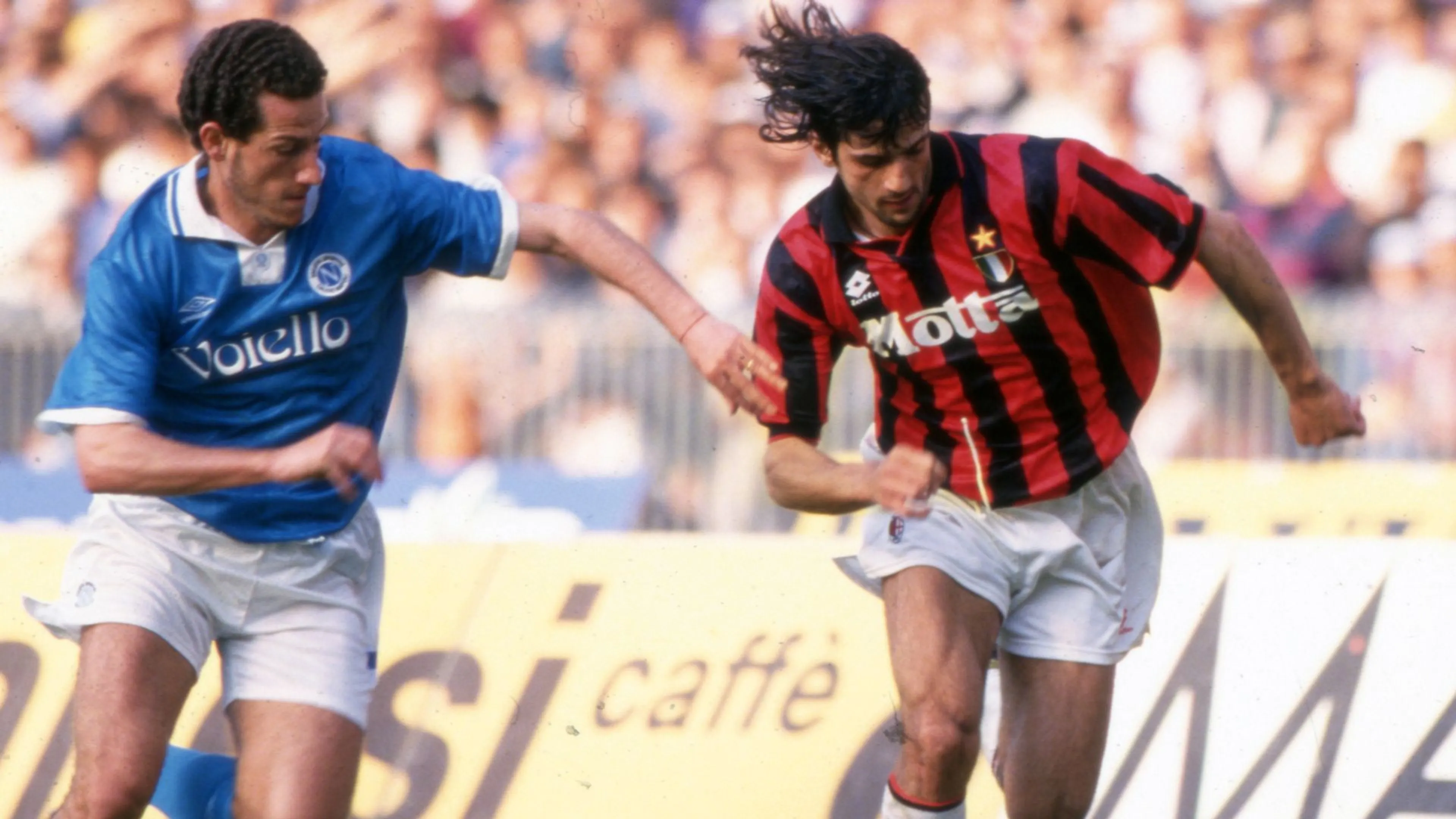Copertina di CHE FINE HANNO FATTO: Da futuro crac del calcio all'incidente sulla strada (e al coma) che hanno segnato la sua carriera: oggi Lentini gestisce una sala da biliardo