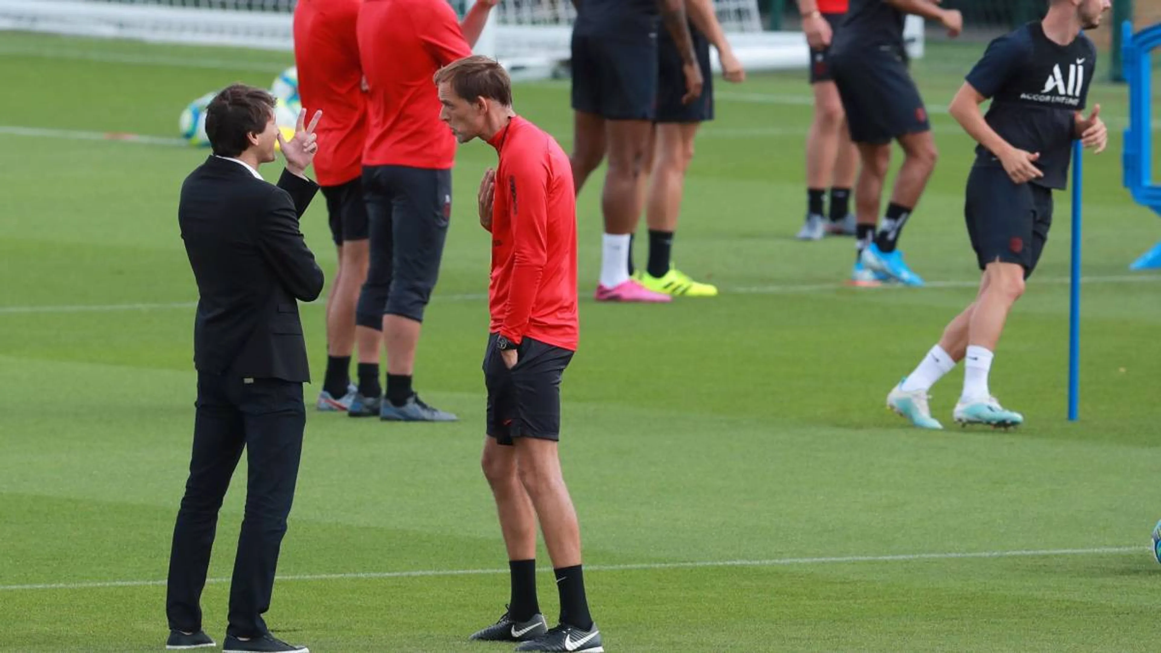 Copertina di Aria tesa in casa Psg: Tuchel attacca, Leonardo risponde