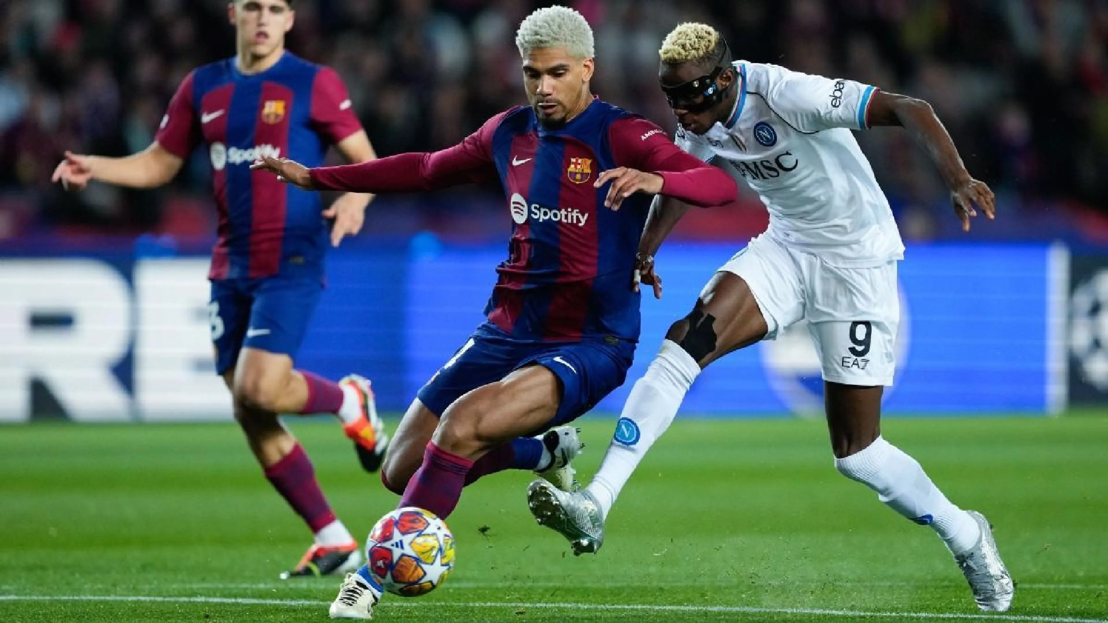 Barcellona-Napoli: Lindstrom spreca, Lewa no. Partenopei eliminati