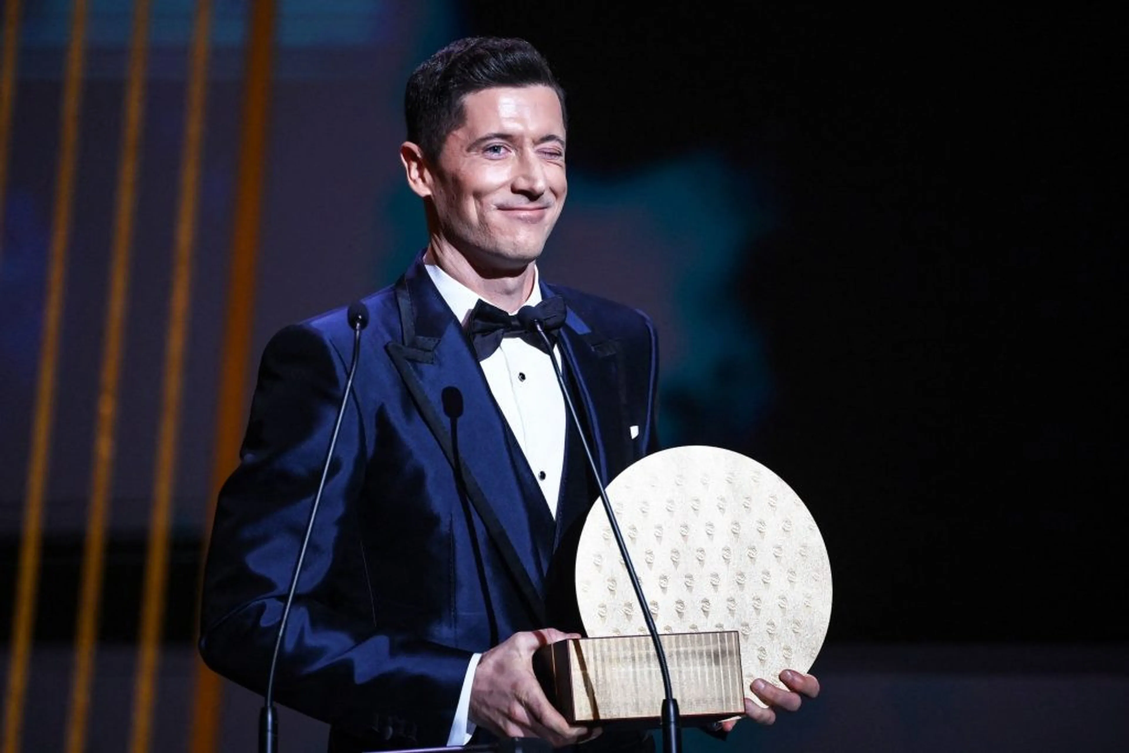 Copertina di Lewandowski: “Pallone d’Oro? Ci sono rimasto male. Spero che le parole di Messi siano state sincere”