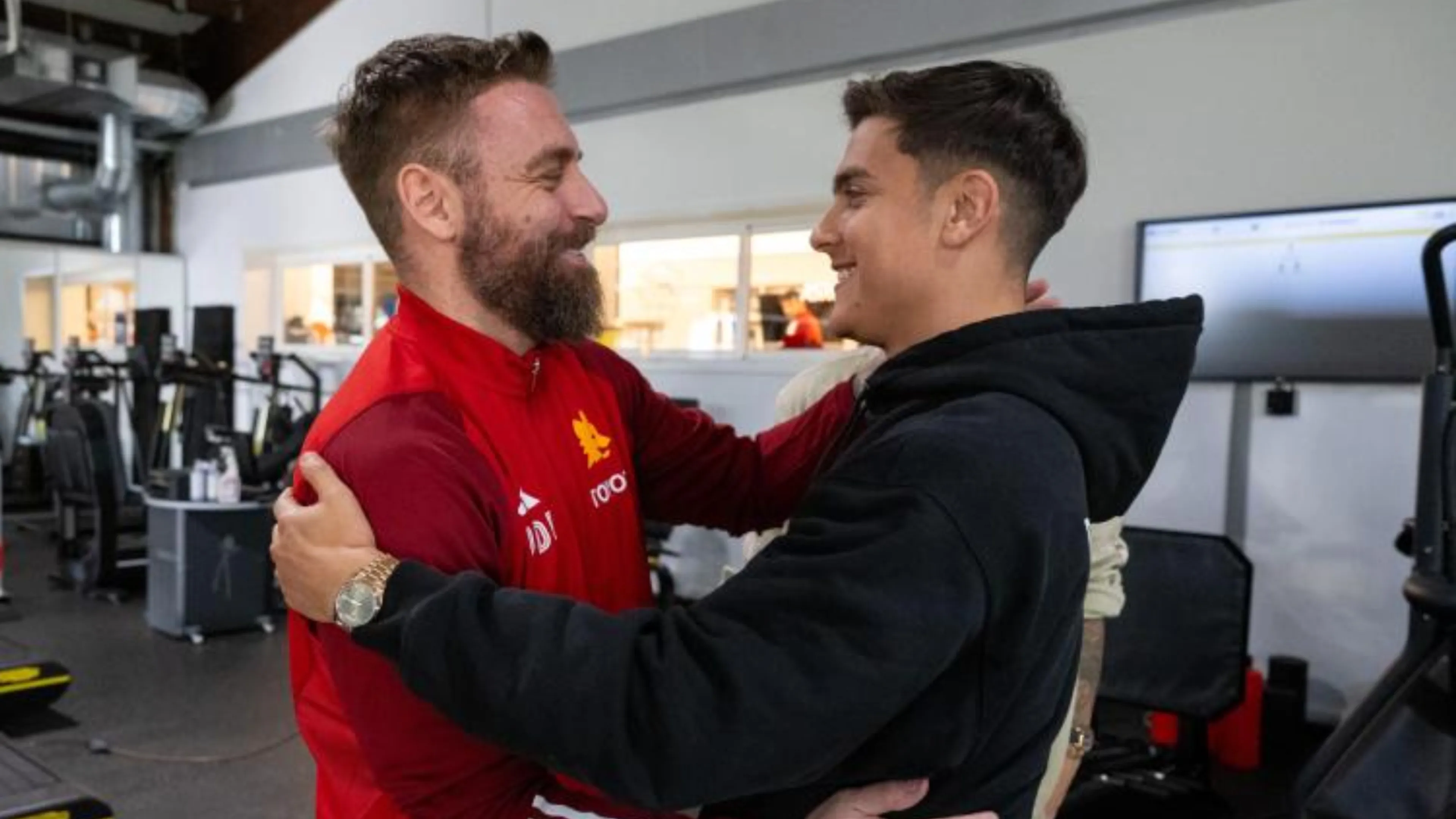 Copertina di Repubblica: "Lina Souloukou ha voluto l'esonero di De Rossi dopo il suo no all'assurda richiesta su Dybala. Galeotta anche la sua amicizia con Totti"