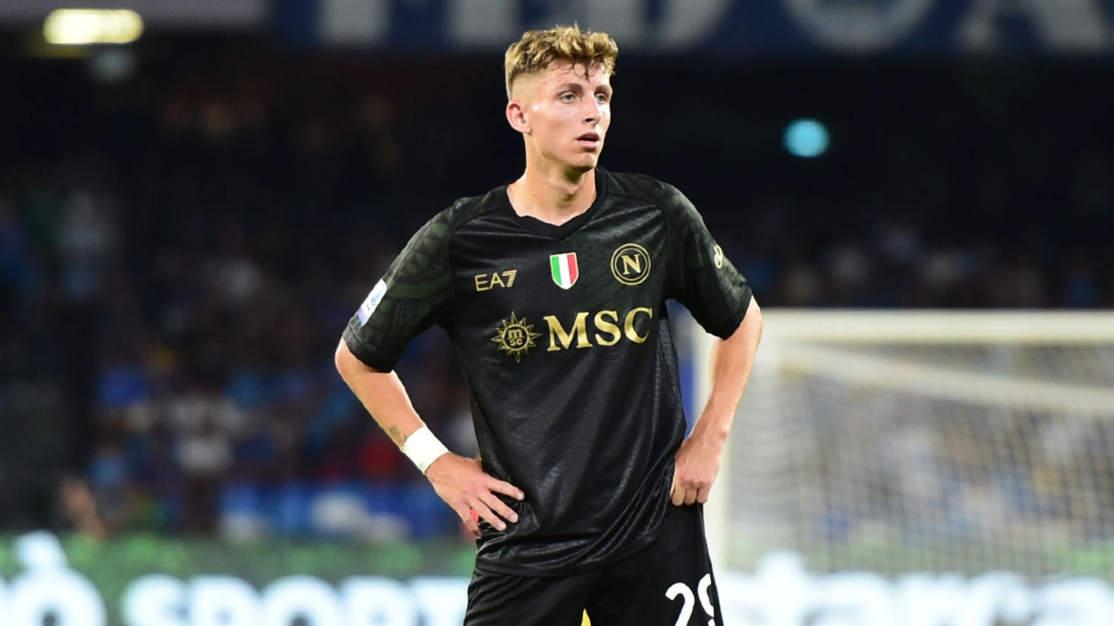 Copertina di Lindstrom spaesato dalla nuova vita a Napoli: "Qui non posso uscire di casa..."