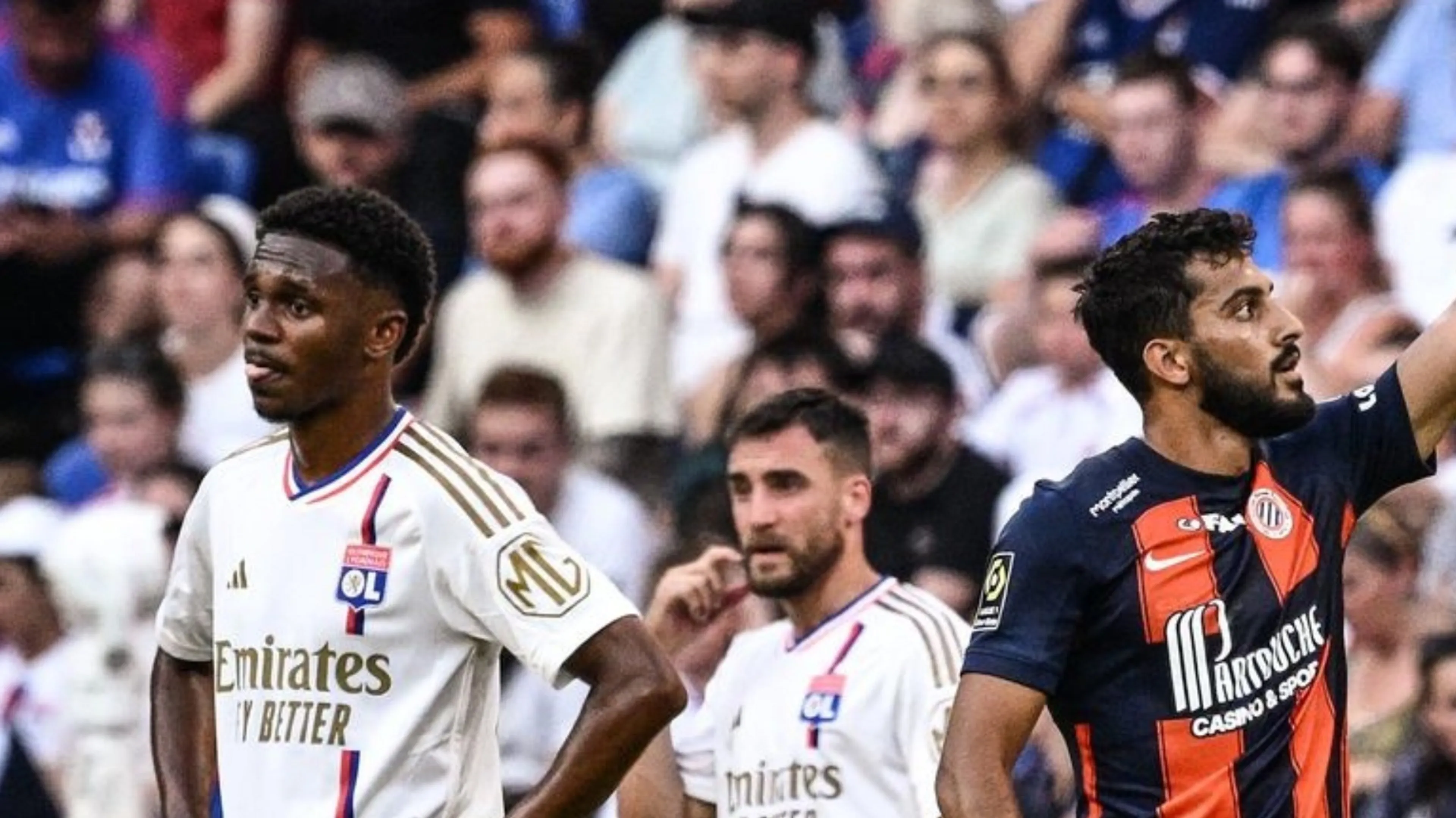 Copertina di Lione, i tifosi annientano la squadra. Durissimo attacco ai giocatori