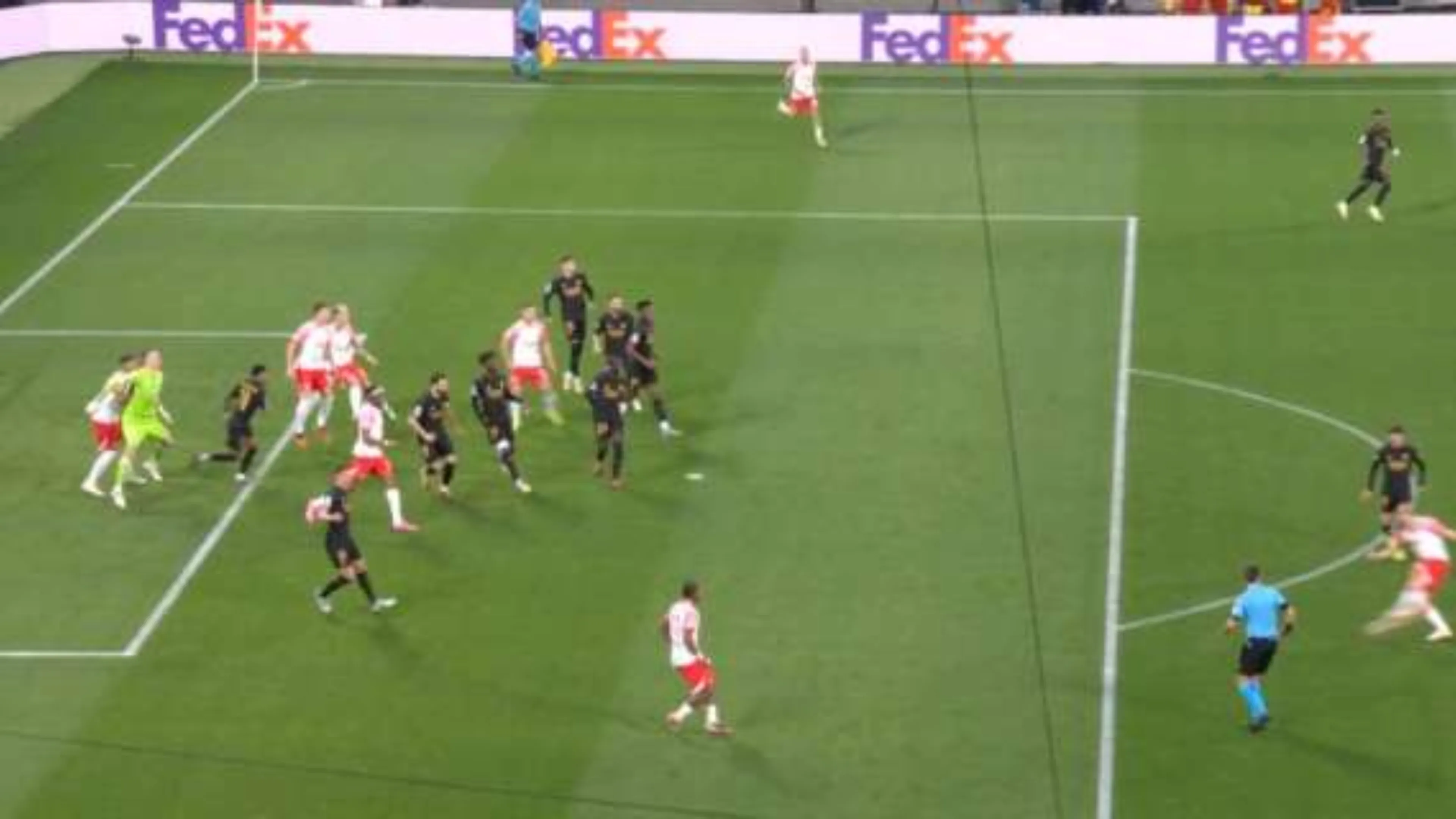 Copertina di Il gol annullato al Lipsia come quello concesso all'Inter! Social infuriati