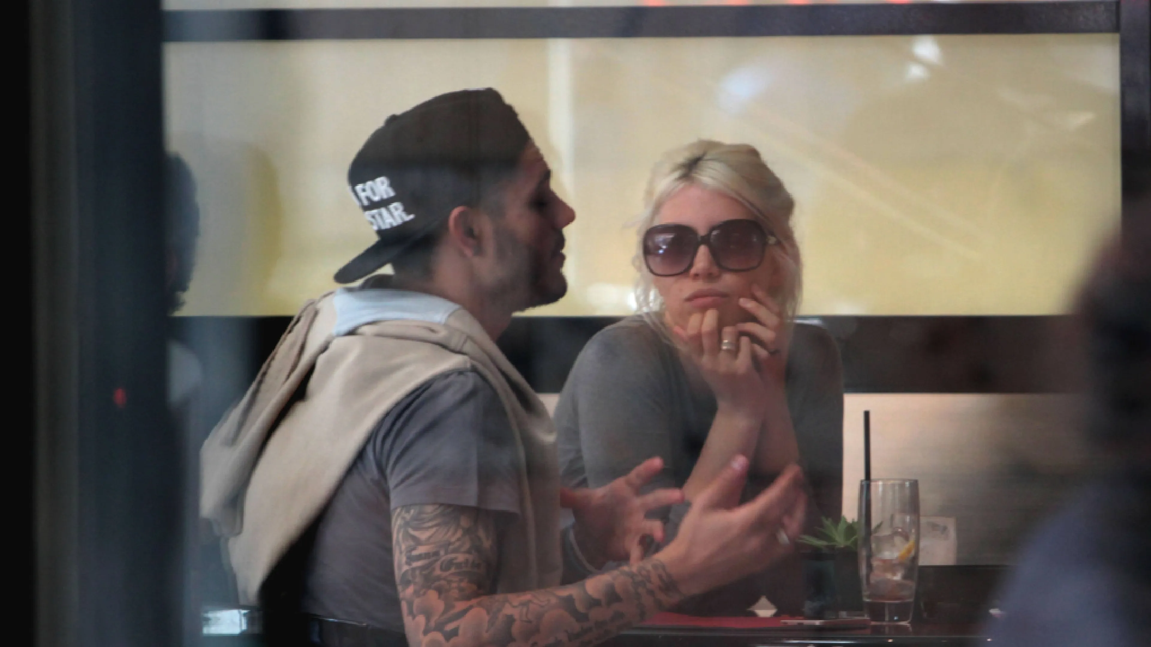 Copertina di L'ultima litigata tra Icardi e Wanda finisce in tv: "Se lo fai arriverà la Polizia"