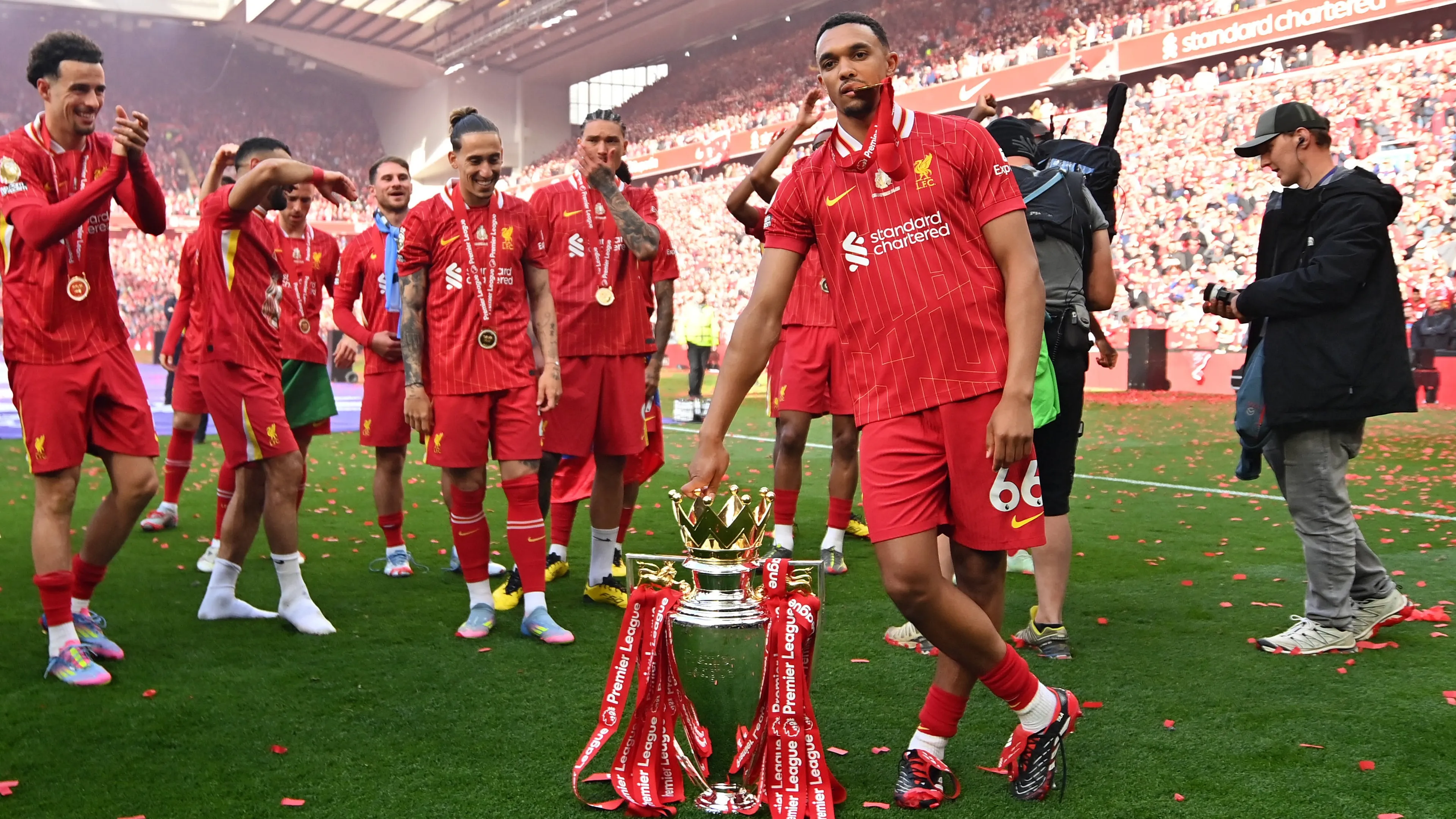 Alexander-Arnold subito a Madrid: 10 milioni al Liverpool per liberarlo prima