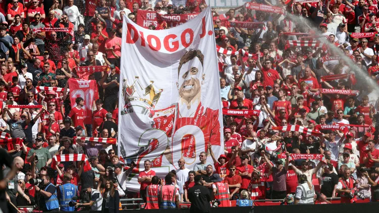 /images/l/i/v/liverpool-fans-pay-tribute-to-diogo-jota-l-at-the-fa-community-shield-match-crystal-palace-v-liverpool-at-wembley-stadium-london-uk-on-10th-august-2025-jpg_1755173804357.jpg