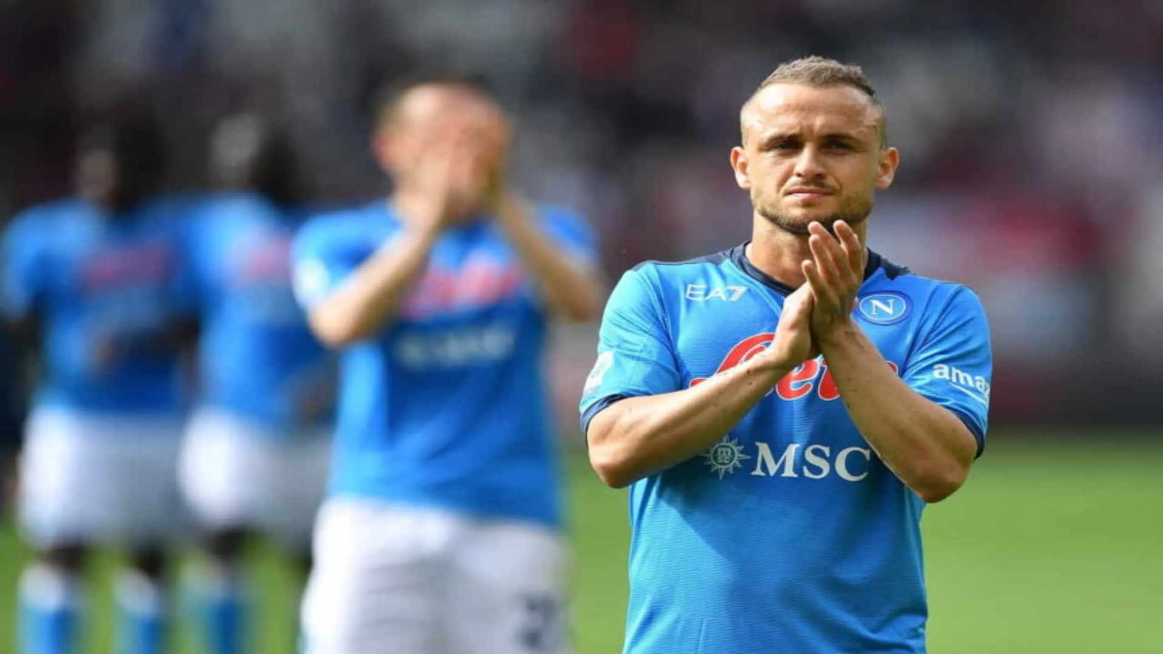 Copertina di Lobotka avverte il Napoli: “Sarà difficile che rimangano tutti. Quando contano i soldi..”