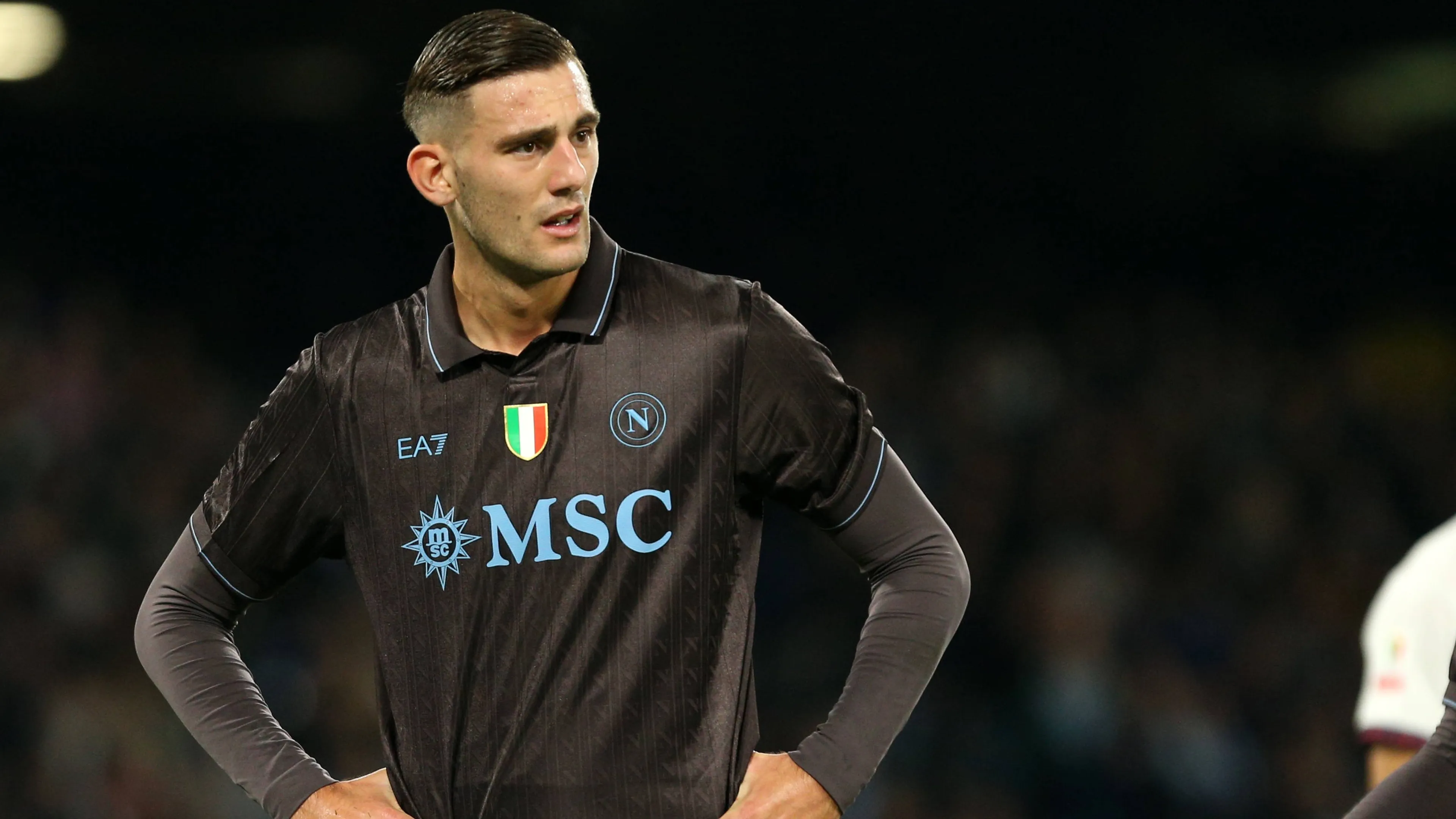 Milan possibile "via di fuga" per Lucca: i rossoneri pronti ad offrire un titolare al Napoli