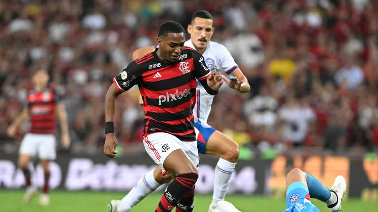 /images/l/o/r/lorran-from-flamengo-and-marcos-felipe-from-bahia-during-the-game-between-flamengo-and-bahia-at-maracana-stadium-in-rio-de-janeiro-brazil-the-match-valid-for-the-campeonato-brasileiro-serie-a-andre-ricardo-spp-copyright-xandrexricardox-xsppx-spp-en-anrisp-andredurao-13jpg_1751555666648.jpg