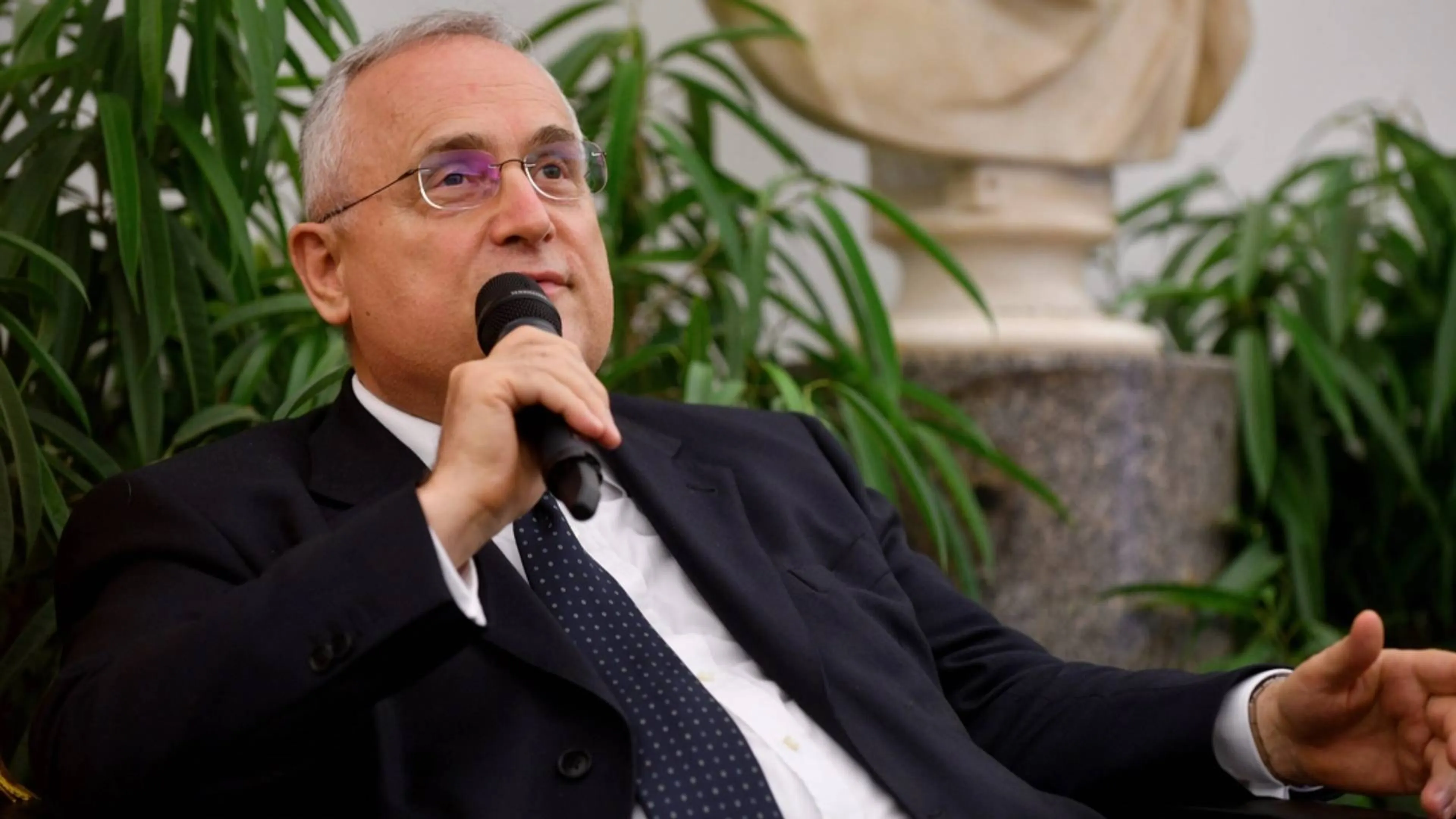 Copertina di Lotito, durissimo attacco alla Roma: "Doveva essere già fallita"