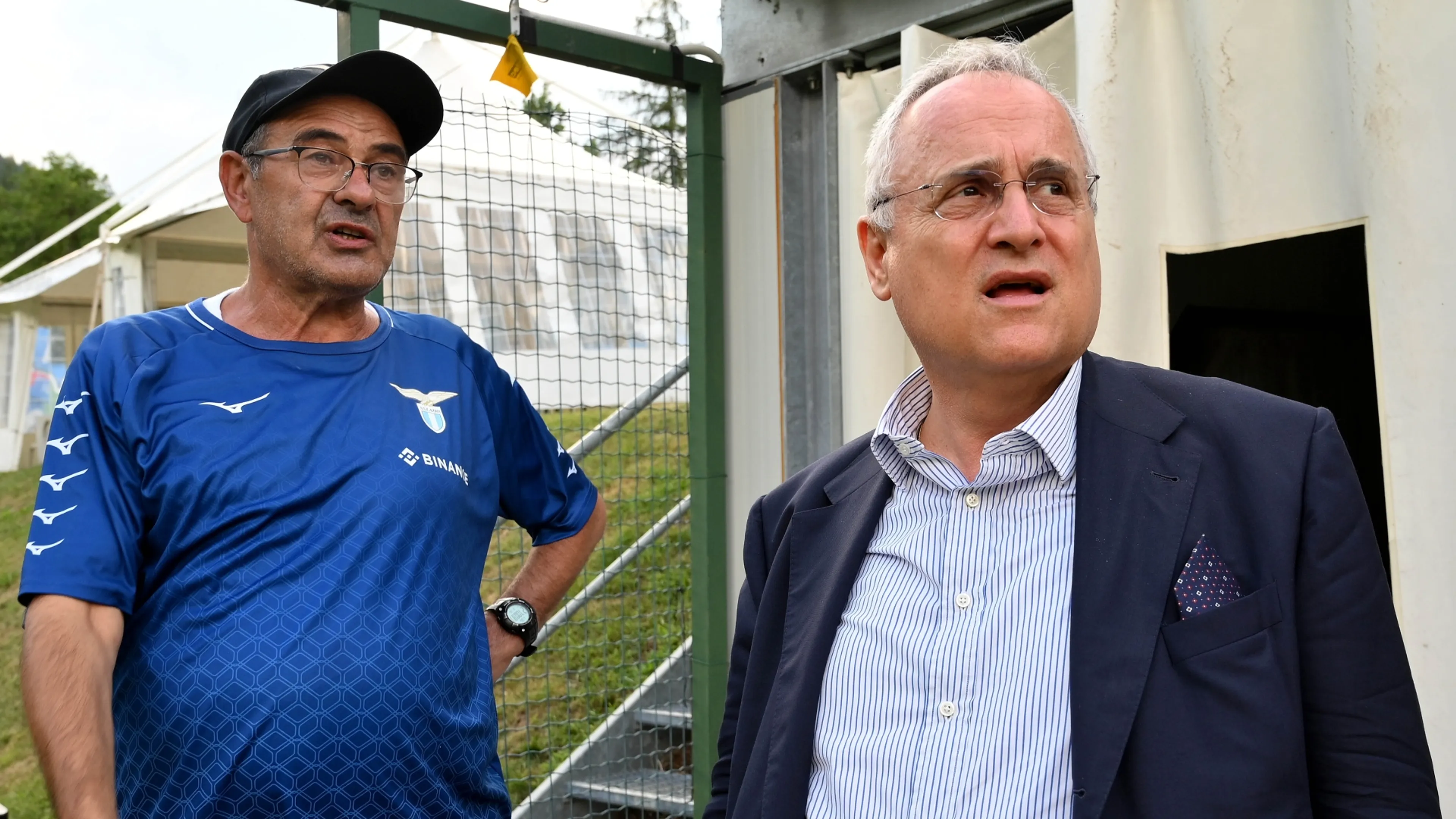 Copertina di Lazio, esplode la rabbia dei tifosi: striscioni contro Lotito e Sarri