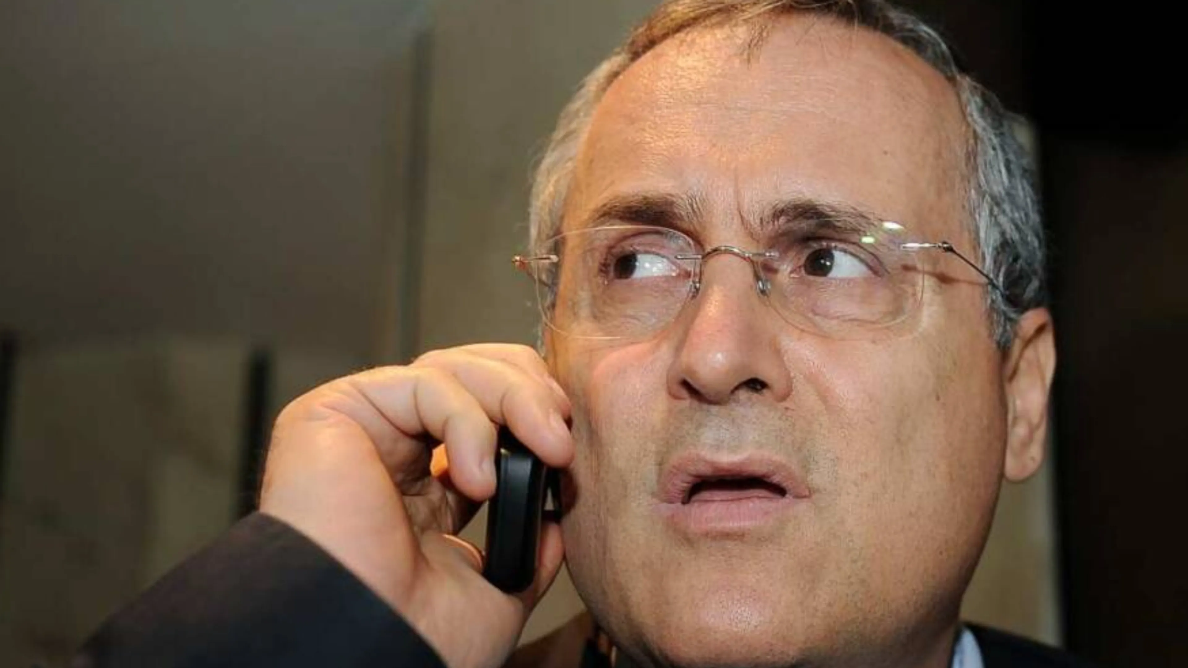 Copertina di Lotito si fa spiare i telefoni. Il motivo