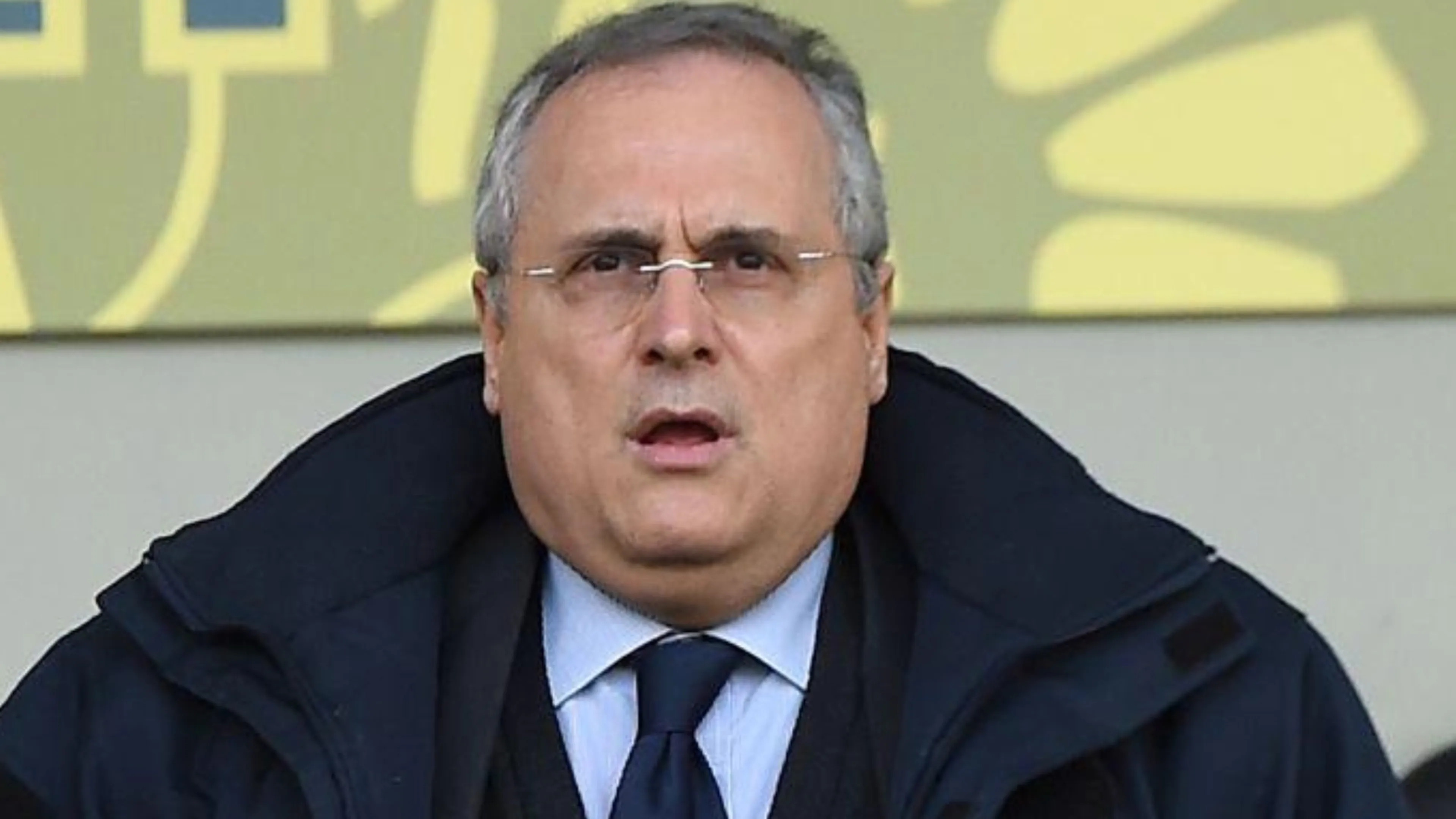 Copertina di Lotito racconta cos’è successo nel post derby: “C’era un uomo nudo che gridava nel corridoio…”