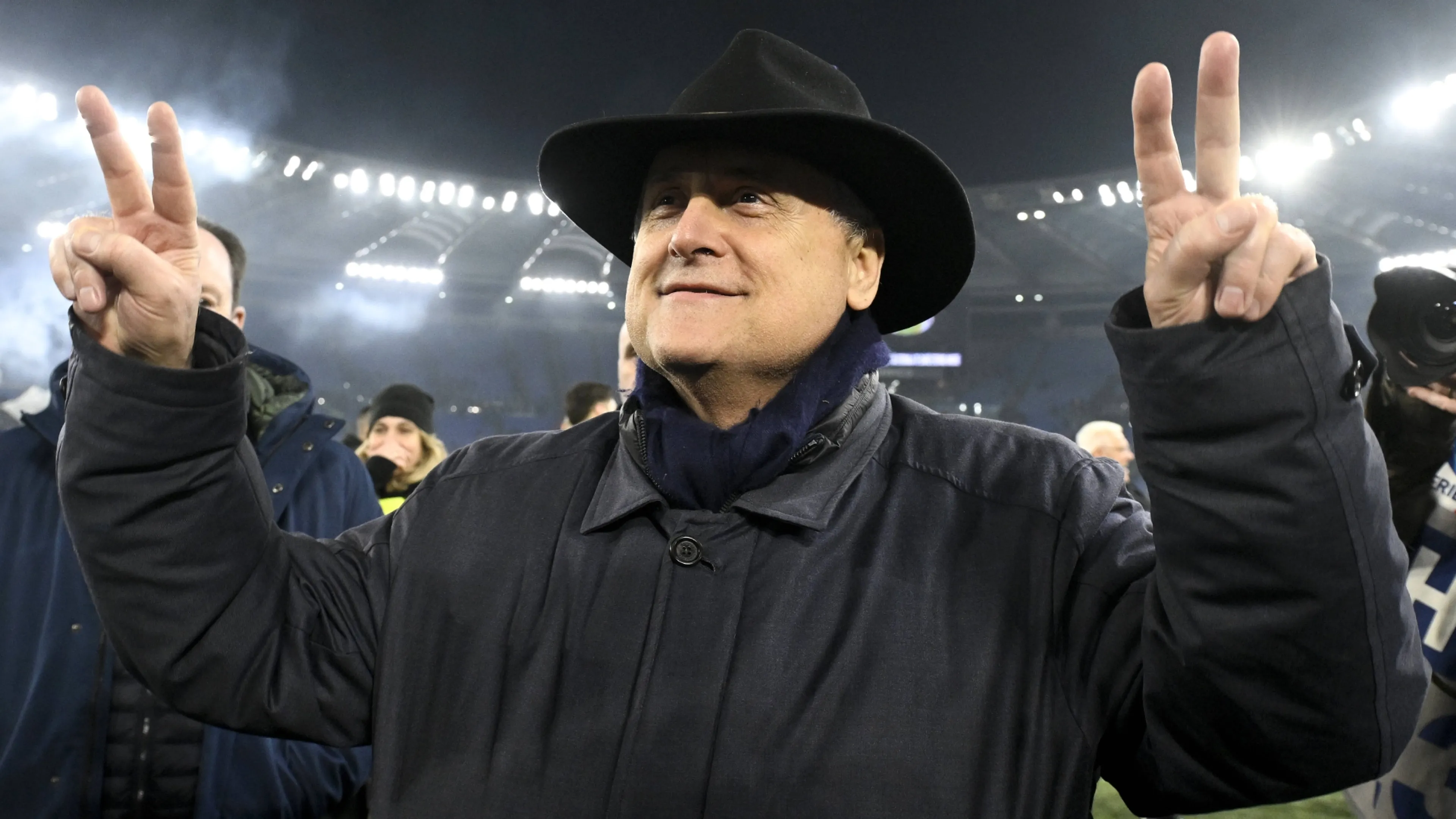 Copertina di Lotito "spoilera" il colpo da 90 della Lazio
