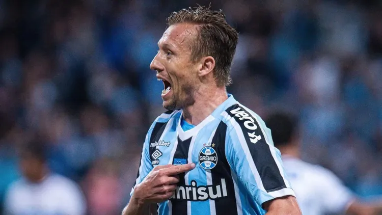 /images/l/u/c/lucas-leiva-gremio.jpg