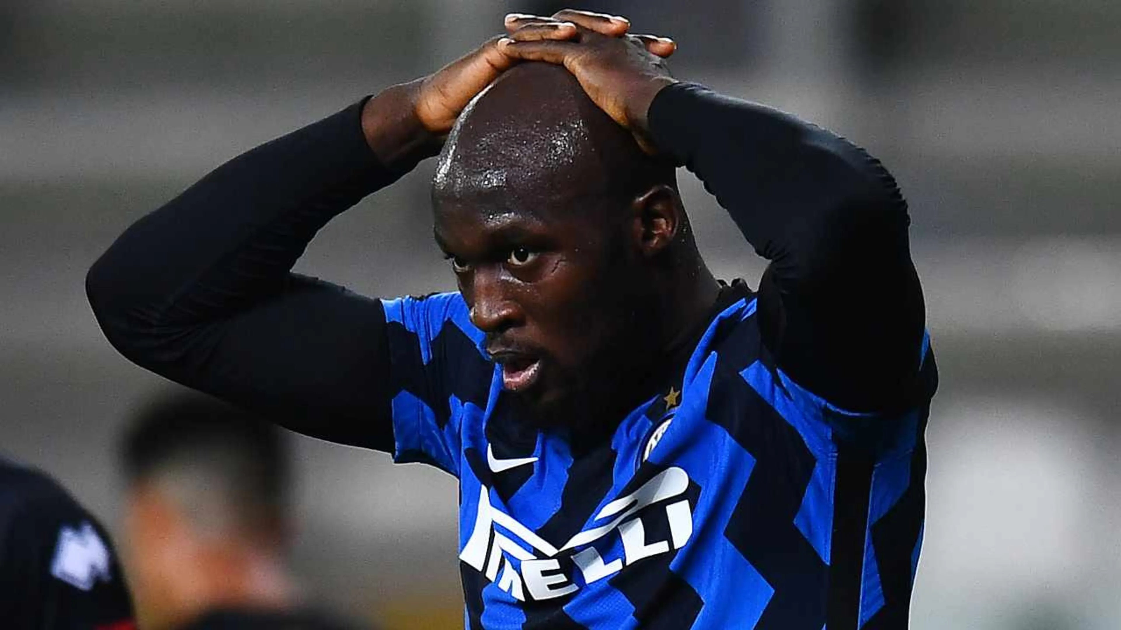 Copertina di Lukaku fa mea culpa e apre ad un ritorno: “Chiedo scusa ai tifosi dell’Inter. Tornerò”