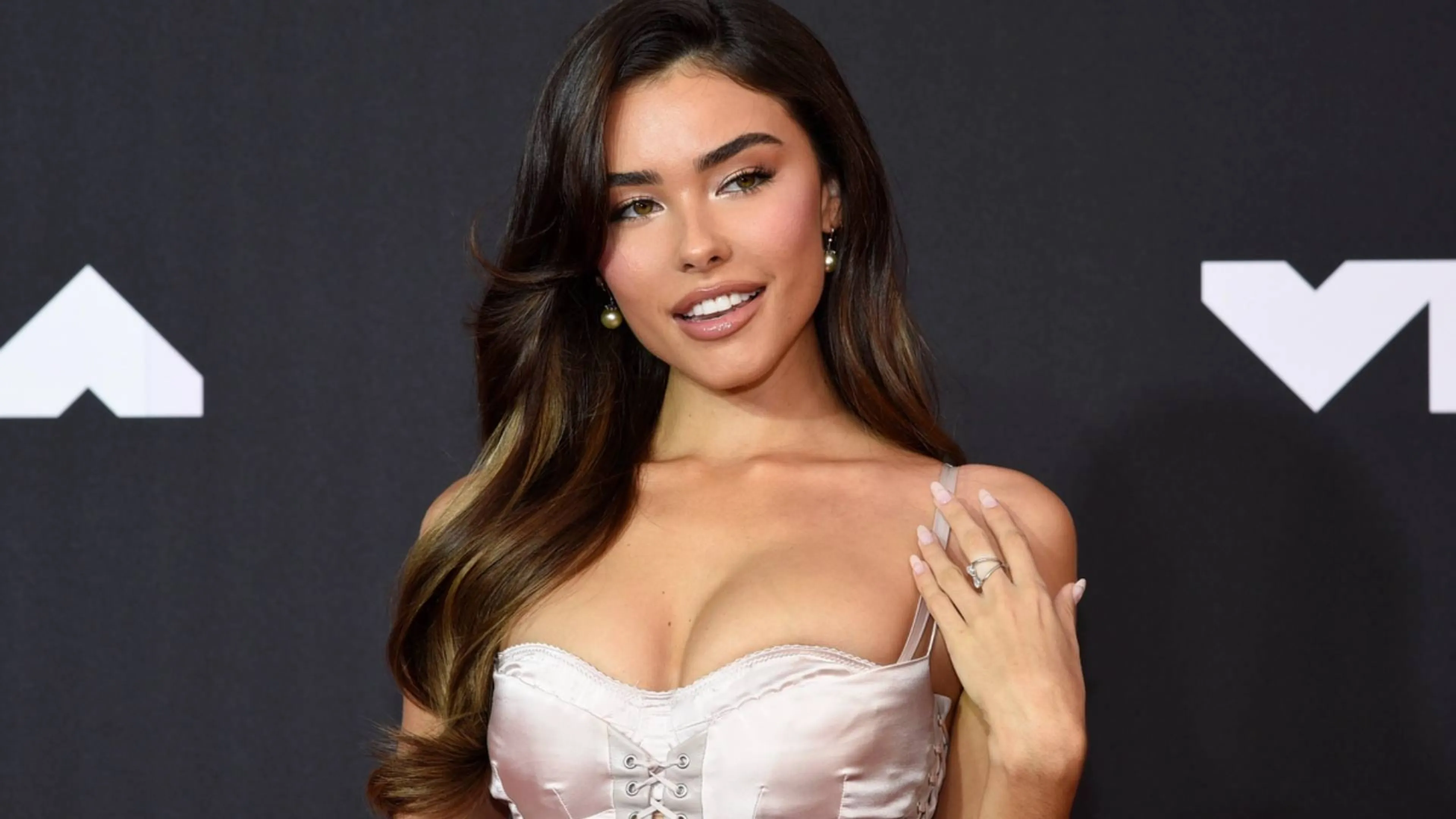 Copertina di Yildiz pizzicato con Madison Beer, ma c'è un mistero (FOTO)