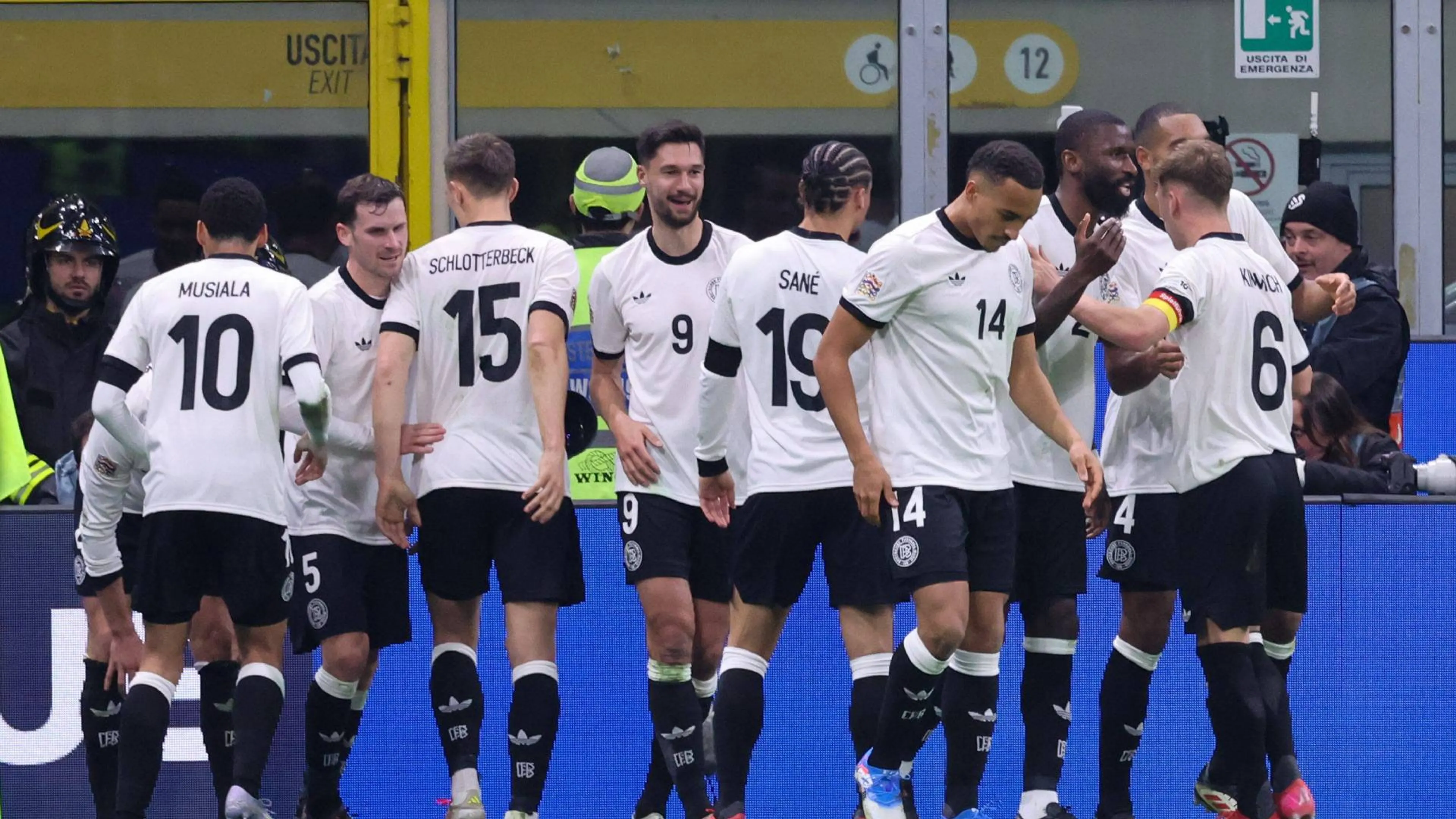 Contro l'Italia la Germania ha sfoggiato una maglia vintage. Ma perchè è bianca?